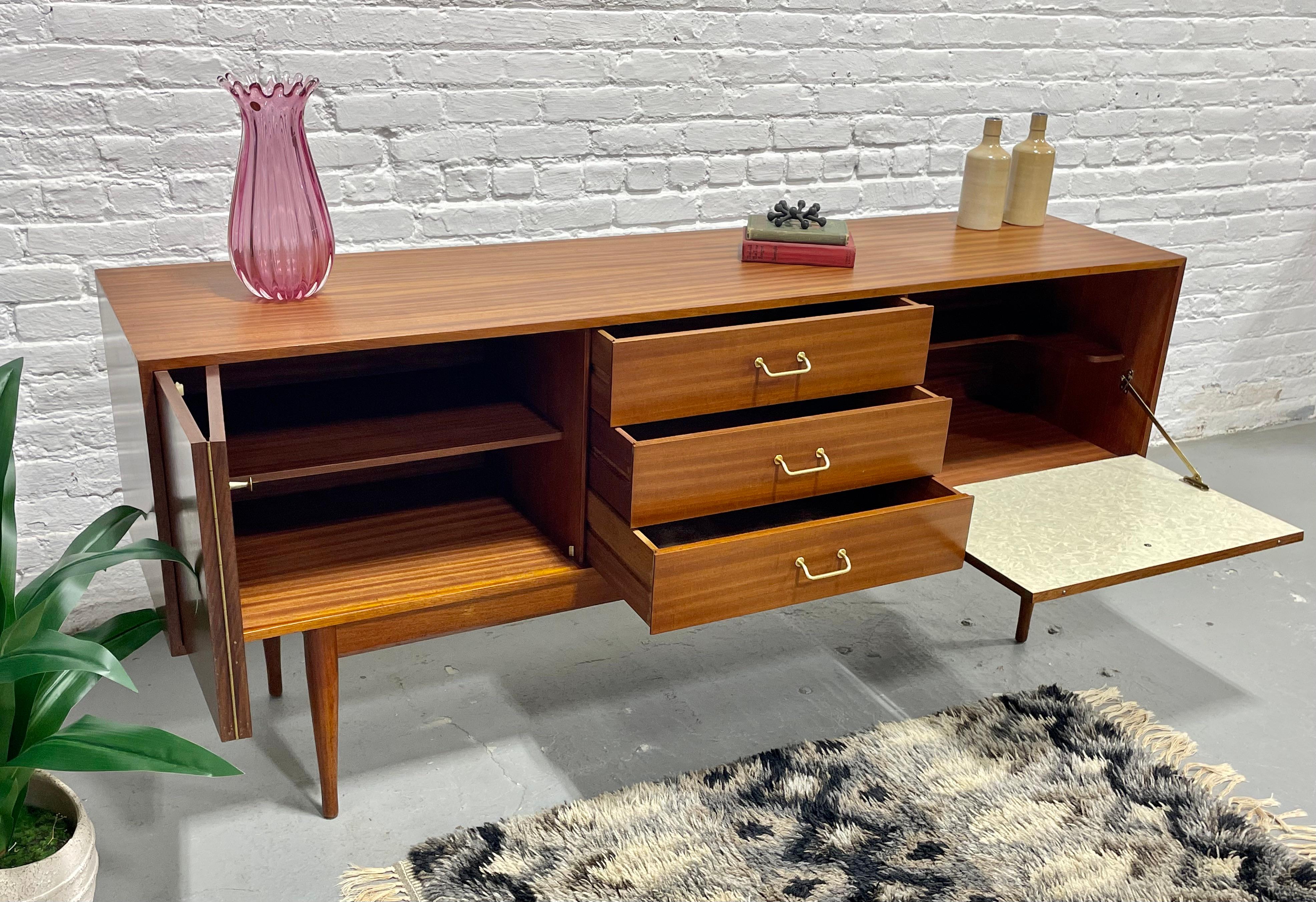 Mid Century Modern Danish Teak Credenza / Media Console, c. 1960s For Sale 4