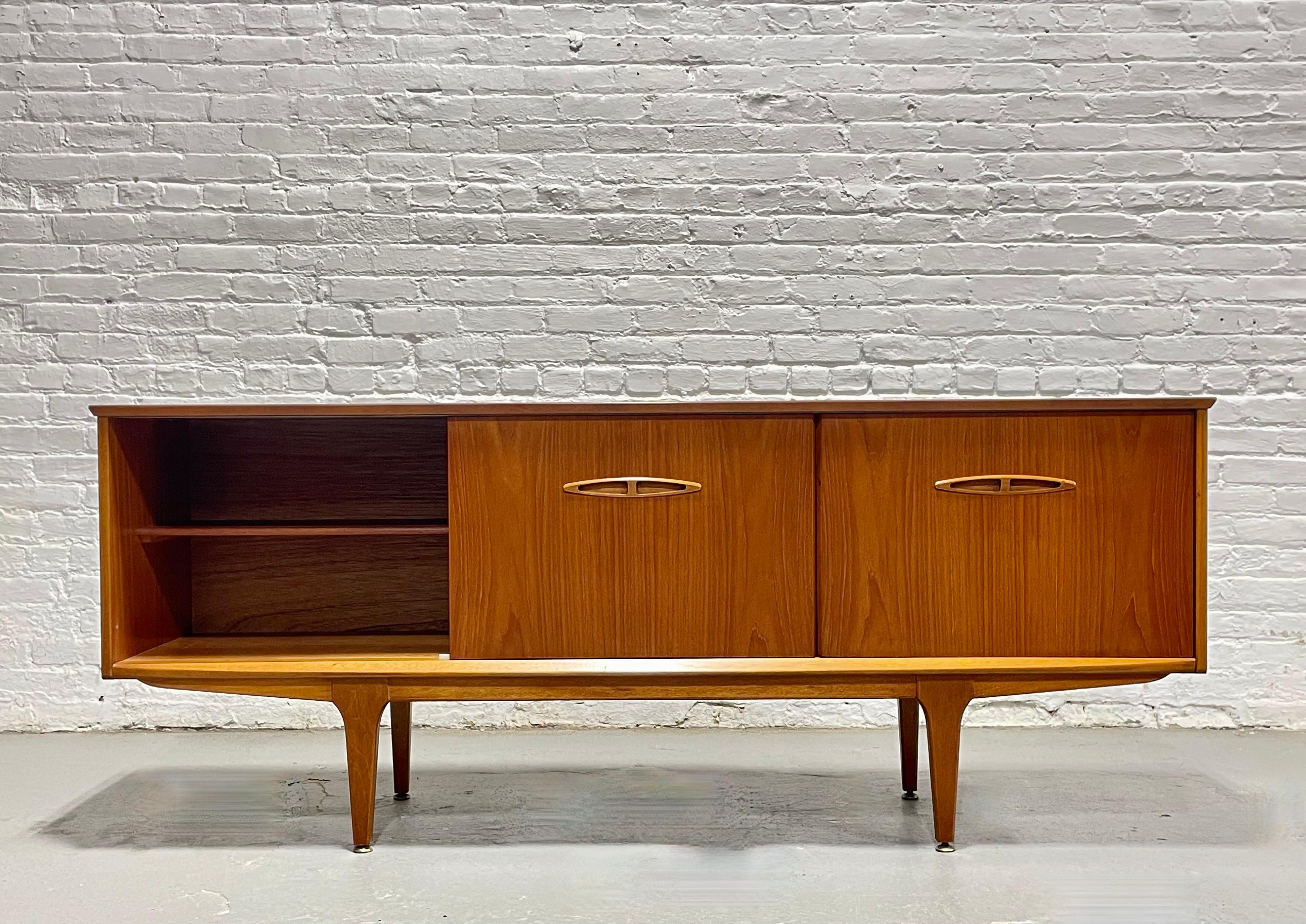 Credenza / supporto multimediale in teak danese della metà del secolo scorso di Jentique, 1960 ca. in vendita 4
