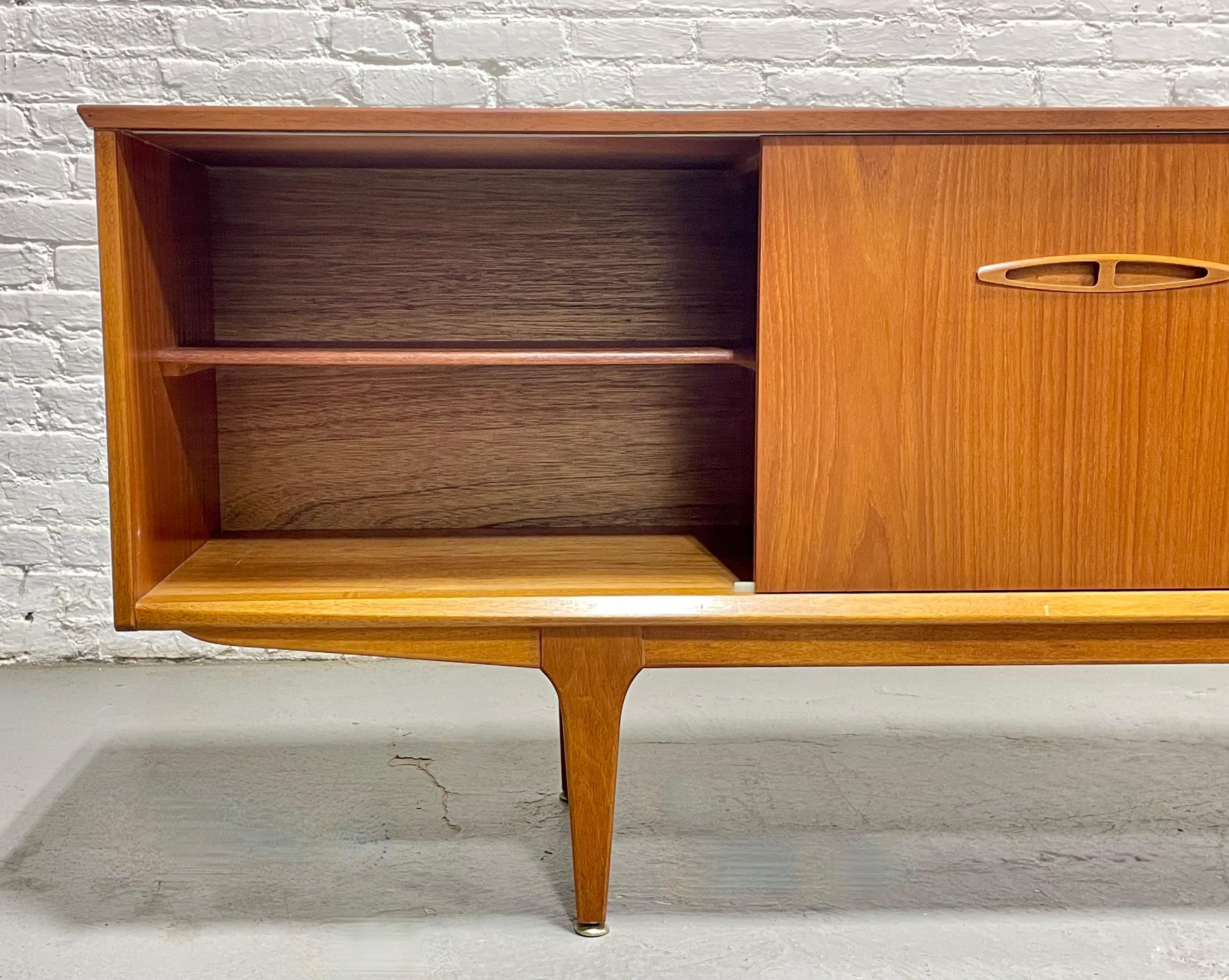Credenza / supporto multimediale in teak danese della metà del secolo scorso di Jentique, 1960 ca. in vendita 5