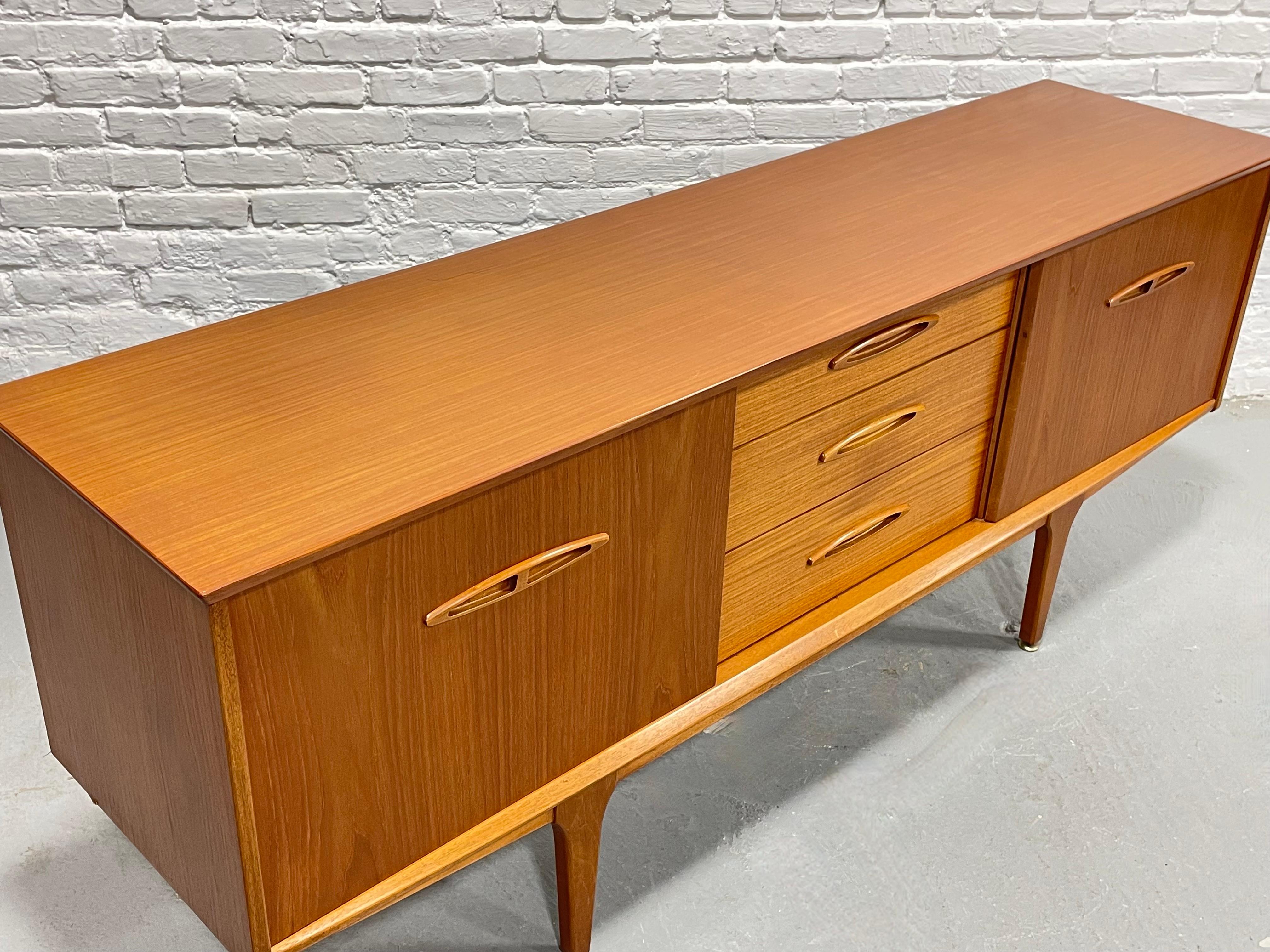 Credenza / supporto multimediale in teak danese della metà del secolo scorso di Jentique, 1960 ca. in vendita 7