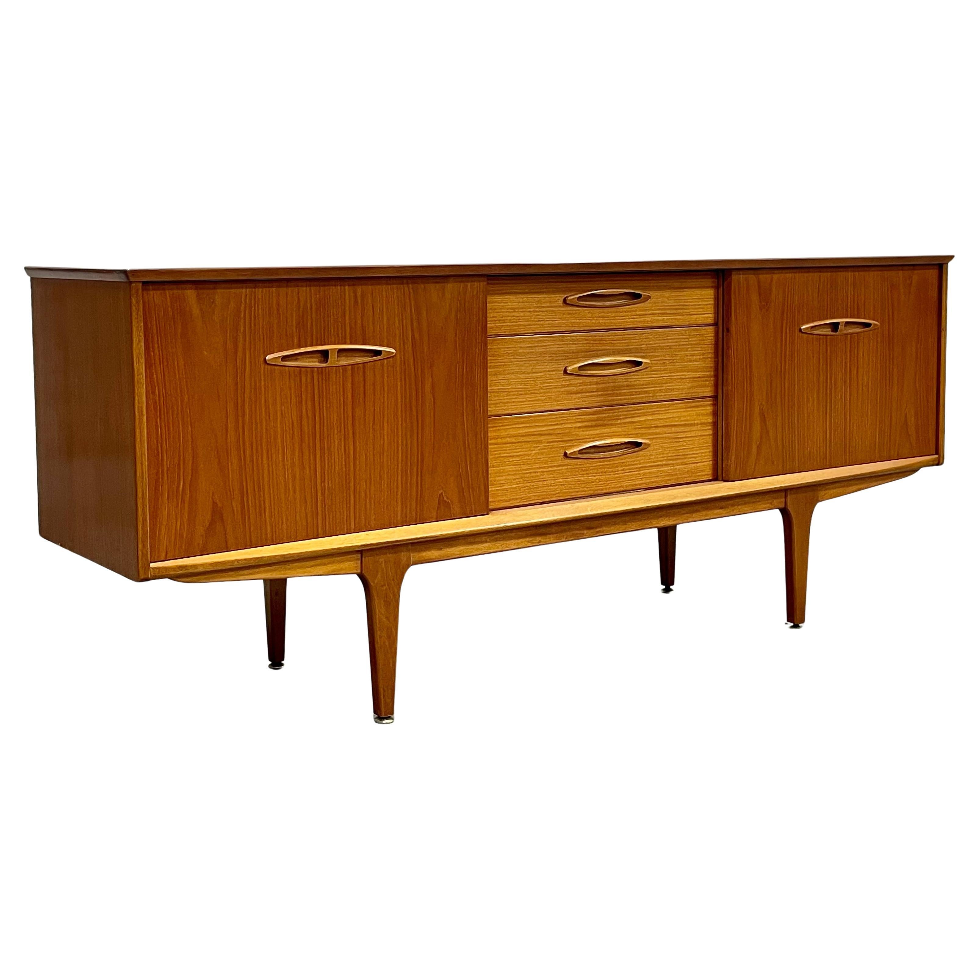 Credenza / supporto multimediale in teak danese della metà del secolo scorso di Jentique, 1960 ca.