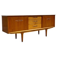 Credenza / supporto multimediale in teak danese della metà del secolo scorso di Jentique, 1960 ca.