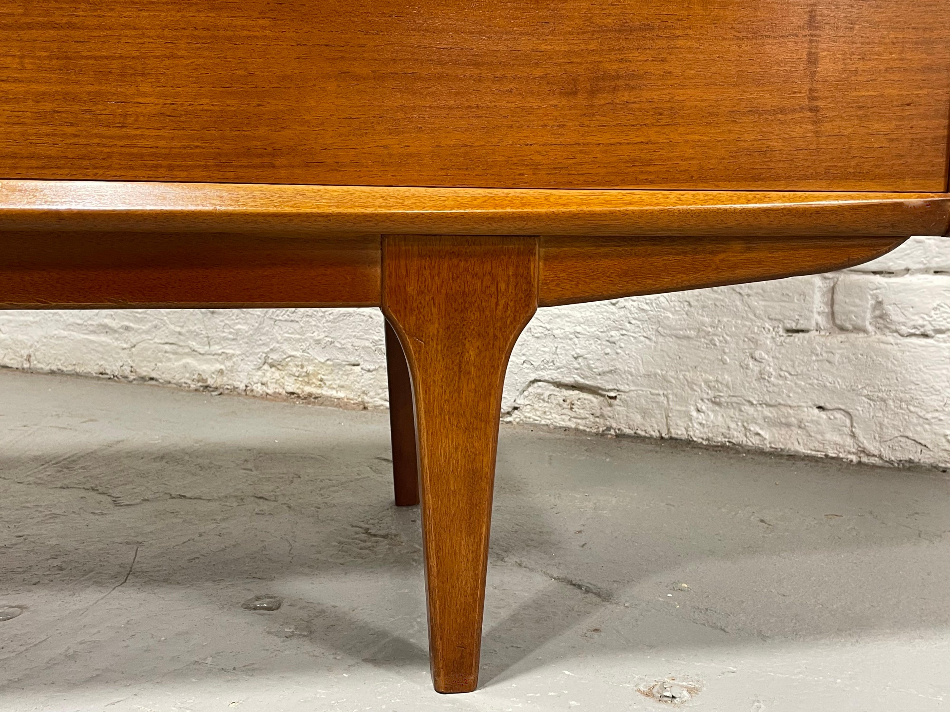 Credenza / supporto multimediale in teak danese della metà del secolo scorso, 1960 ca. in vendita 4