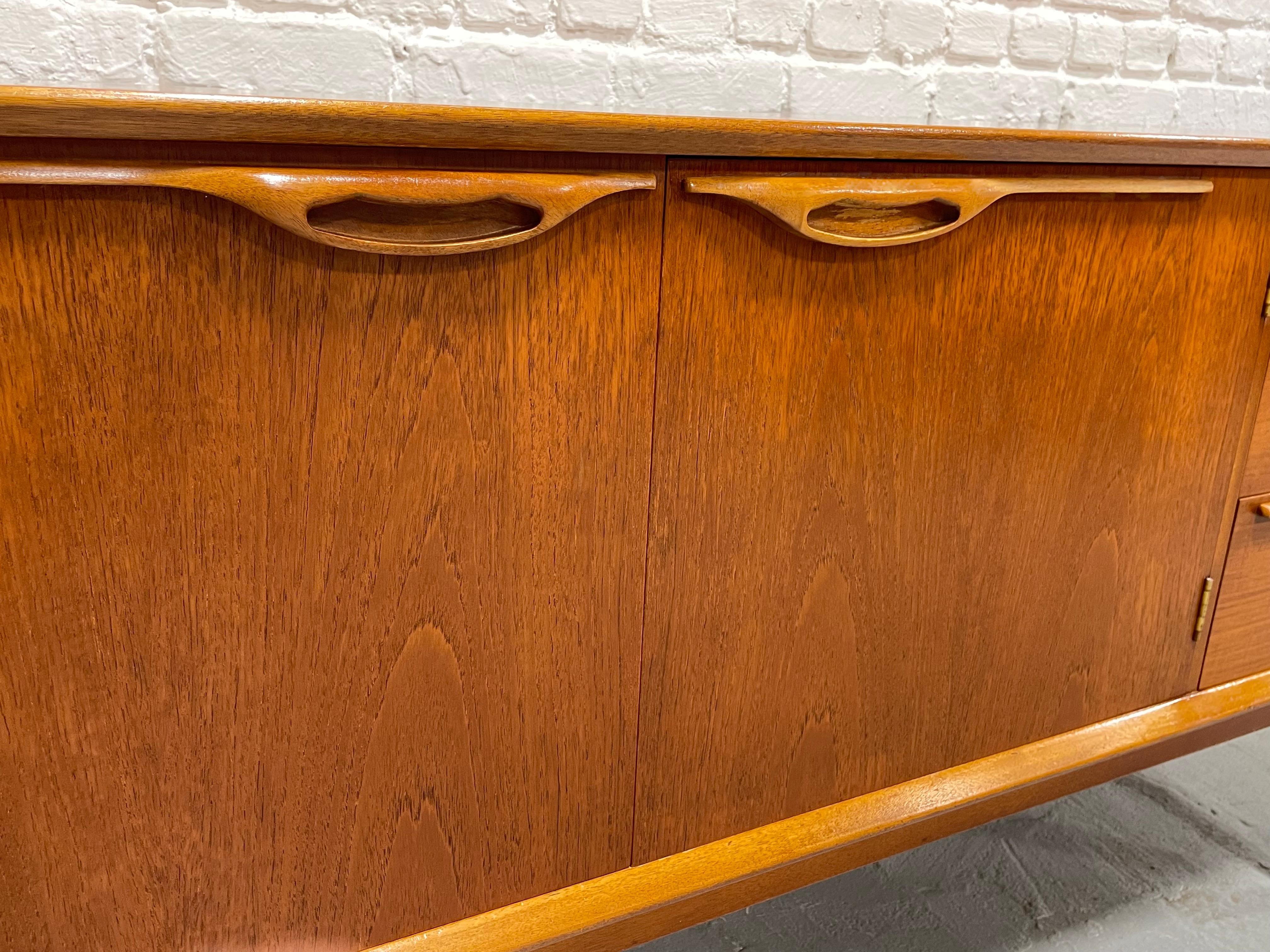 Credenza / supporto multimediale in teak danese della metà del secolo scorso, 1960 ca. in vendita 5