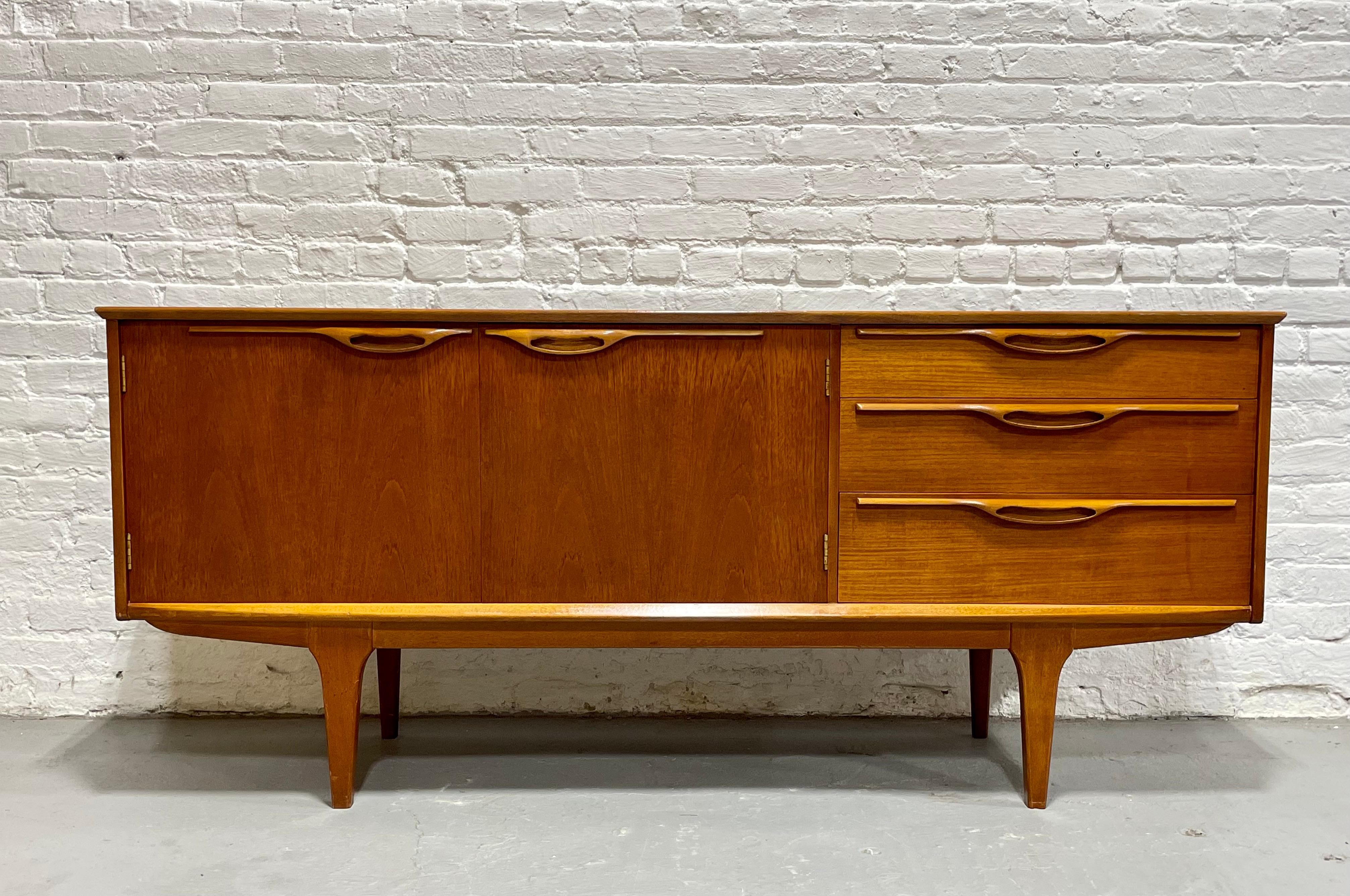 Credenza / supporto multimediale in teak danese della metà del secolo scorso, 1960 ca. in vendita 6