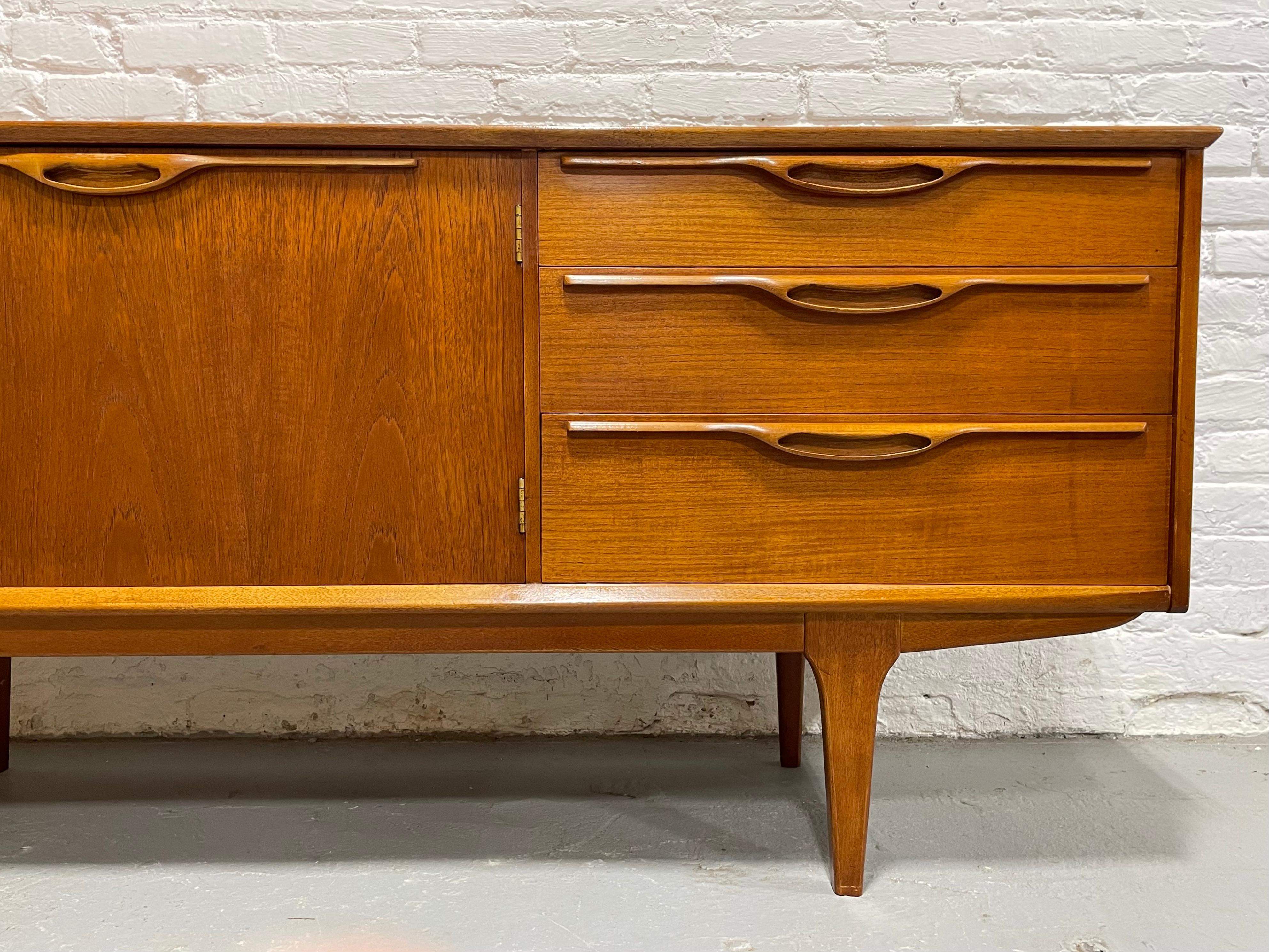 Credenza / supporto multimediale in teak danese della metà del secolo scorso, 1960 ca. in vendita 7
