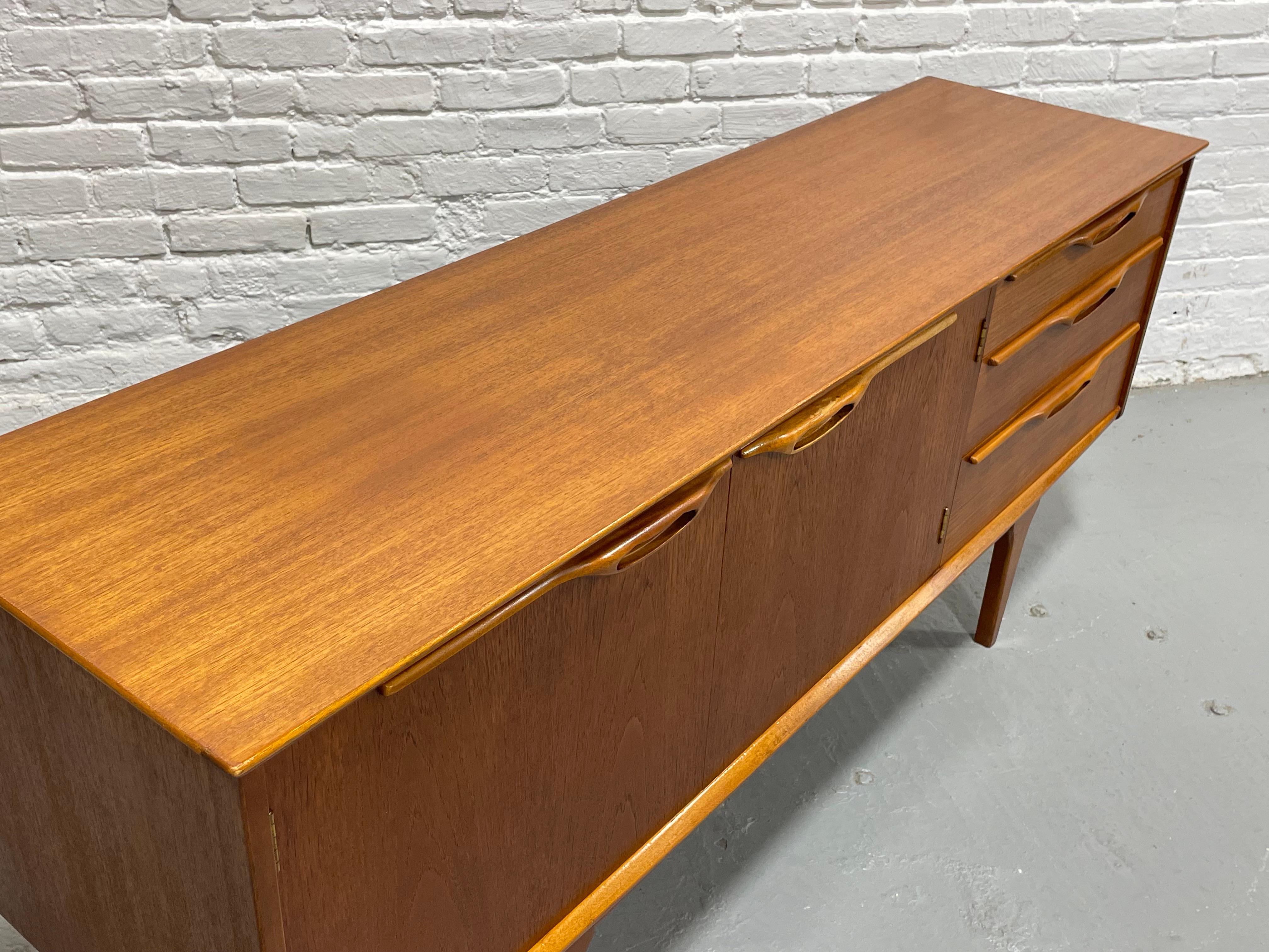 Credenza / supporto multimediale in teak danese della metà del secolo scorso, 1960 ca. in vendita 3