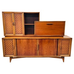 Crédence, buffet, bar ou meuble à cocktails en teck, de style moderne du milieu du siècle.