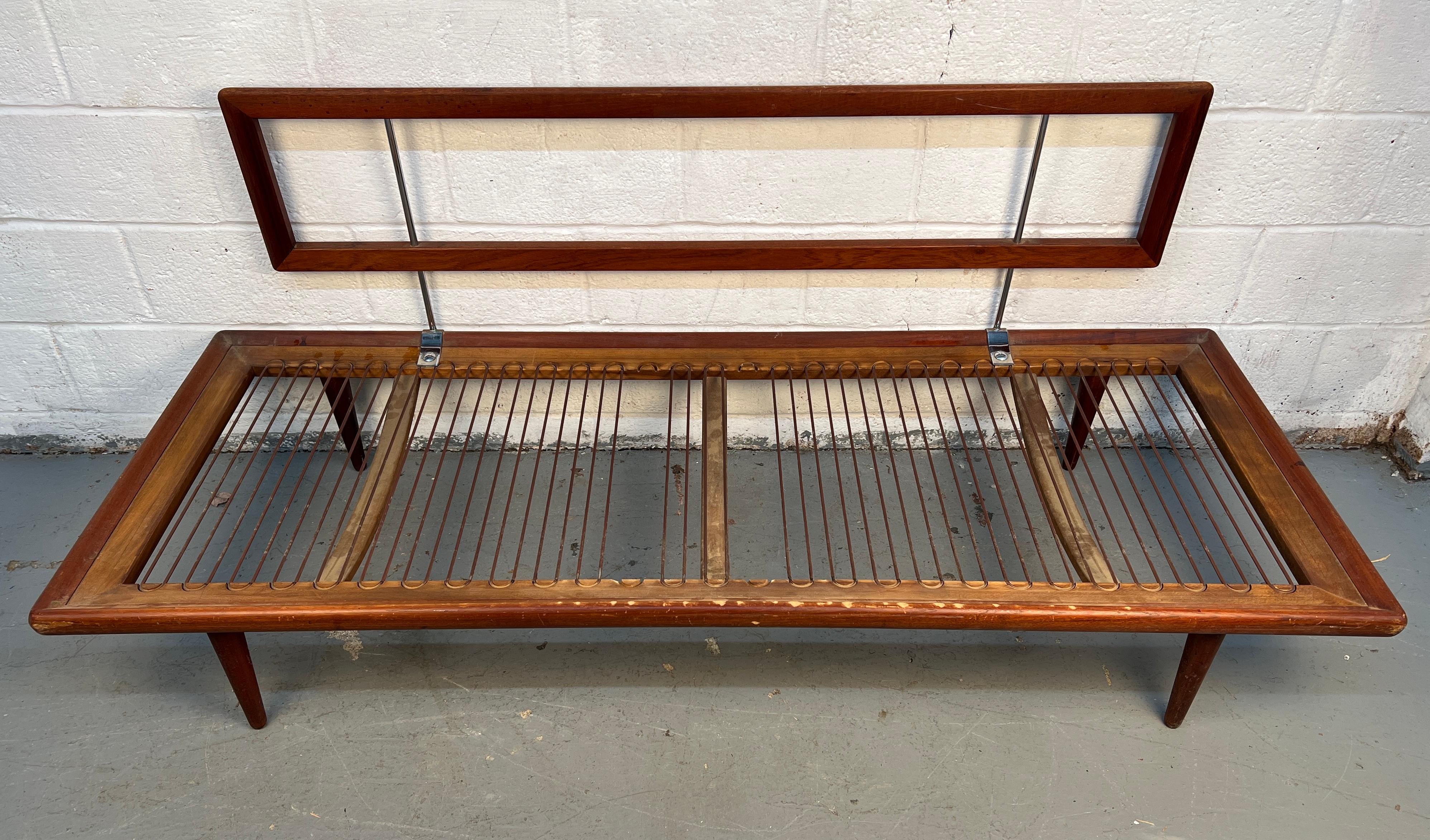 Lit de jour en teck danois moderne du milieu du siècle en vente 3