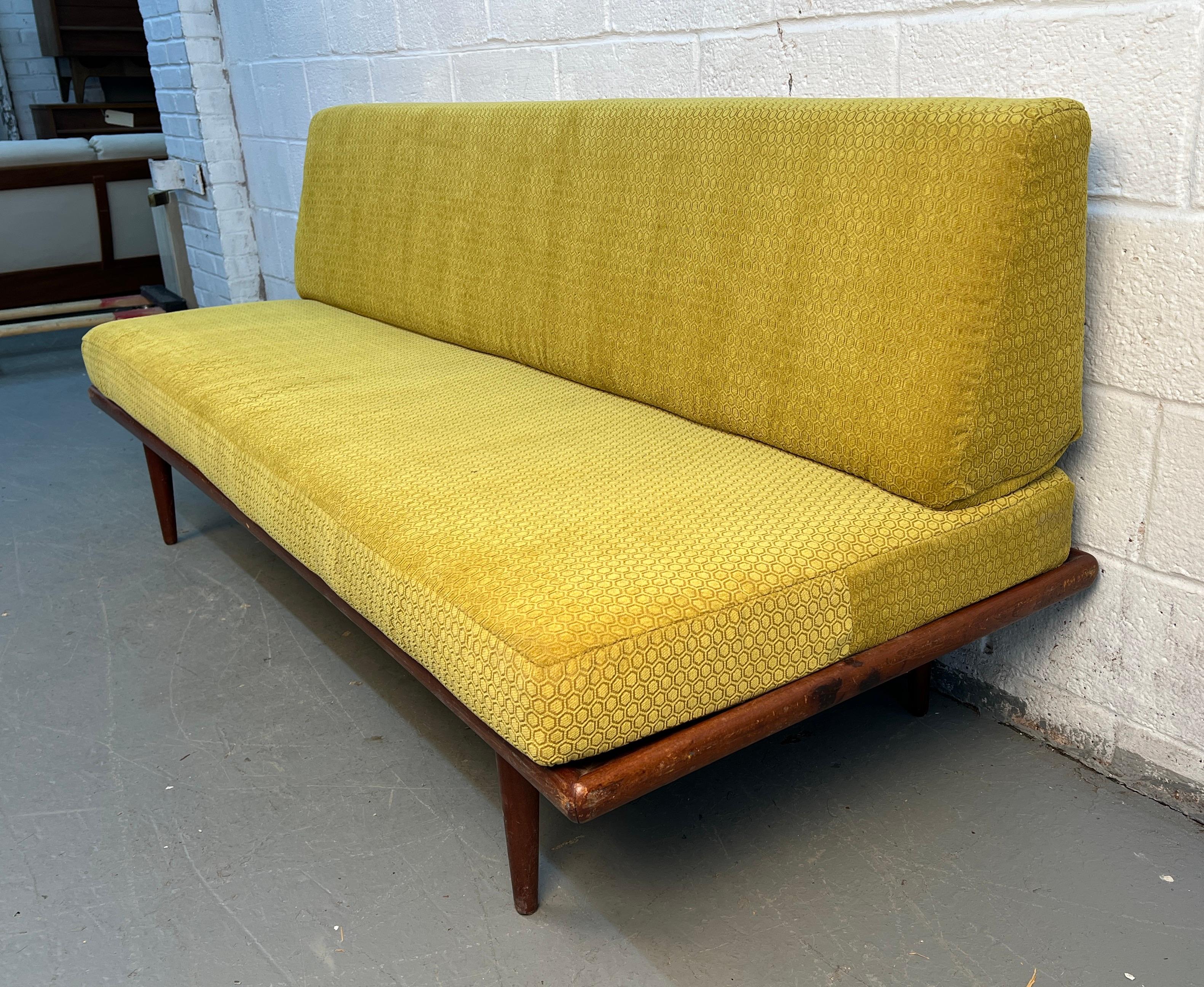 Lit de jour en teck danois moderne du milieu du siècle Bon état - En vente à Brooklyn, NY