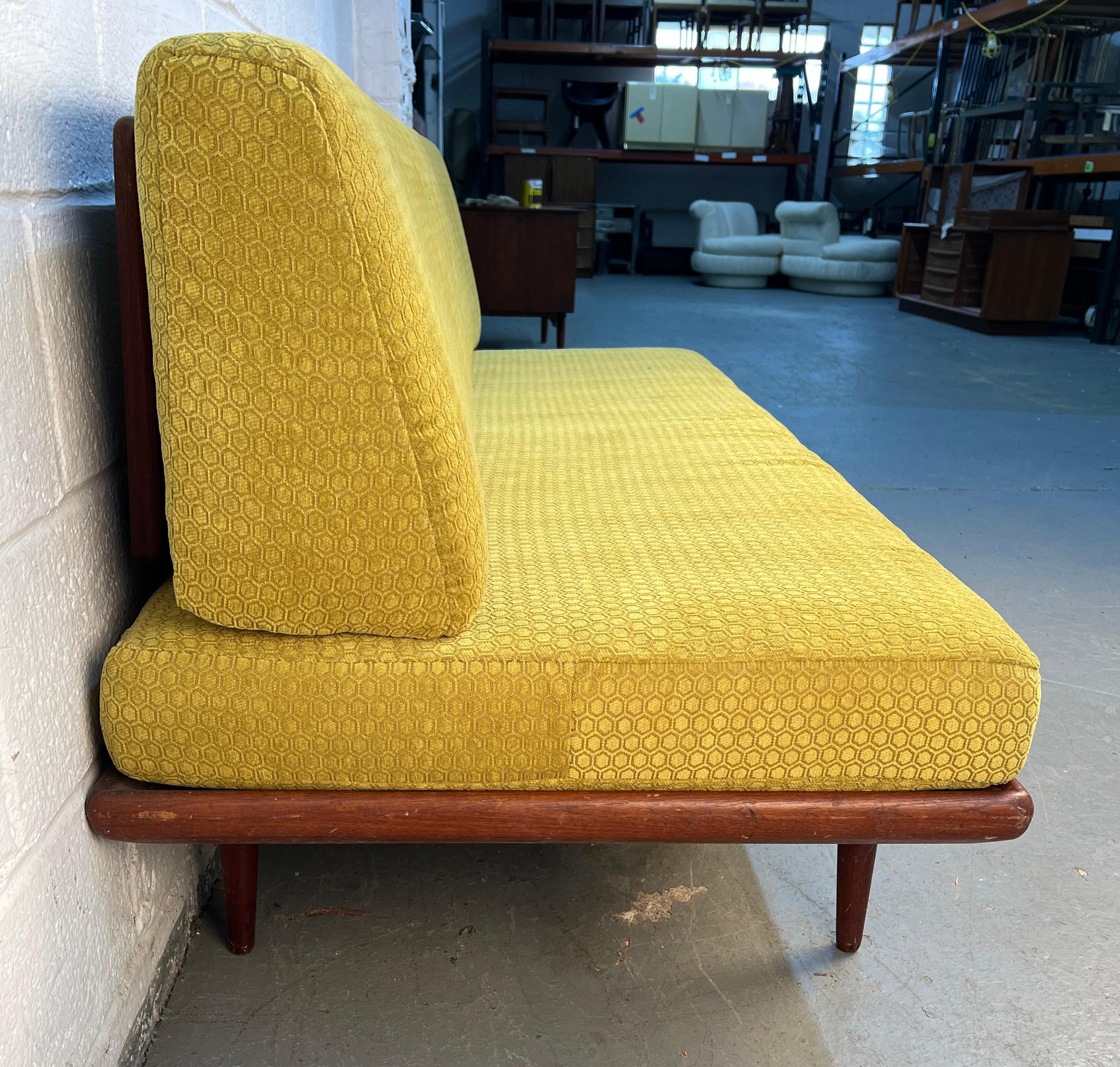 Tissu Lit de jour en teck danois moderne du milieu du siècle en vente