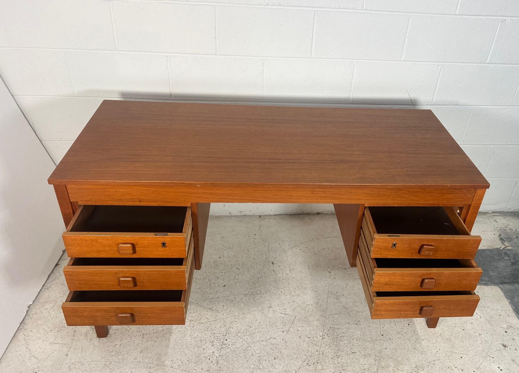 domino mobler desk