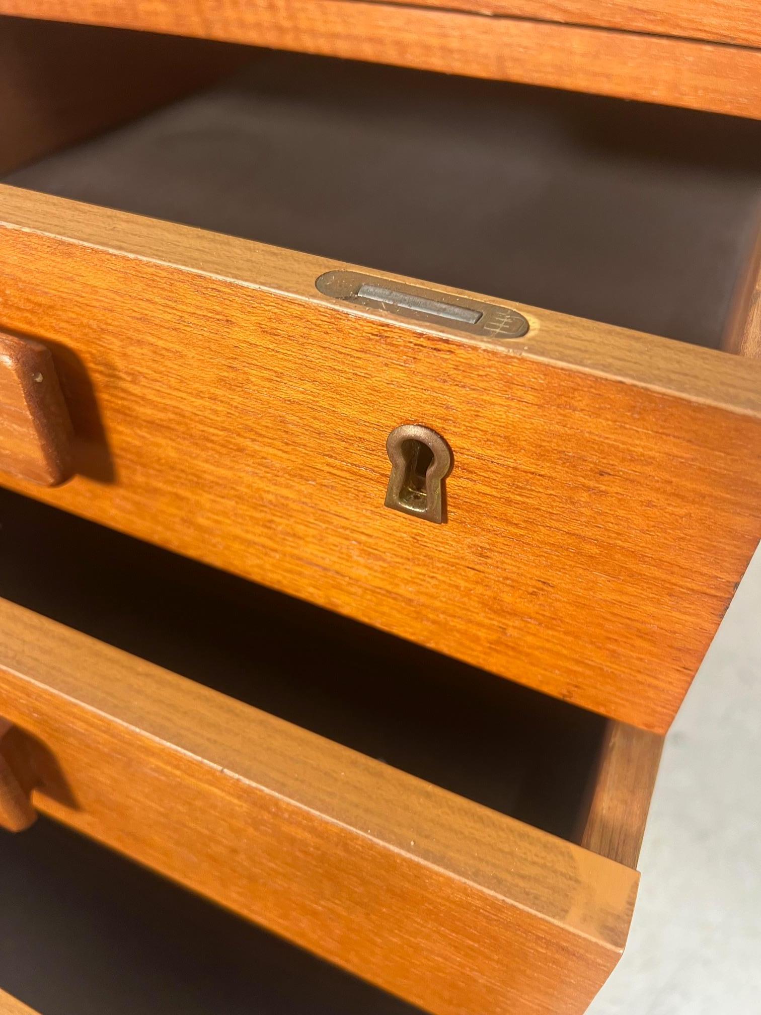 Mid Century Modern Danish Teak Desk By Domino Mobler Free Standing In Good Condition For Sale In Atlanta, GA
