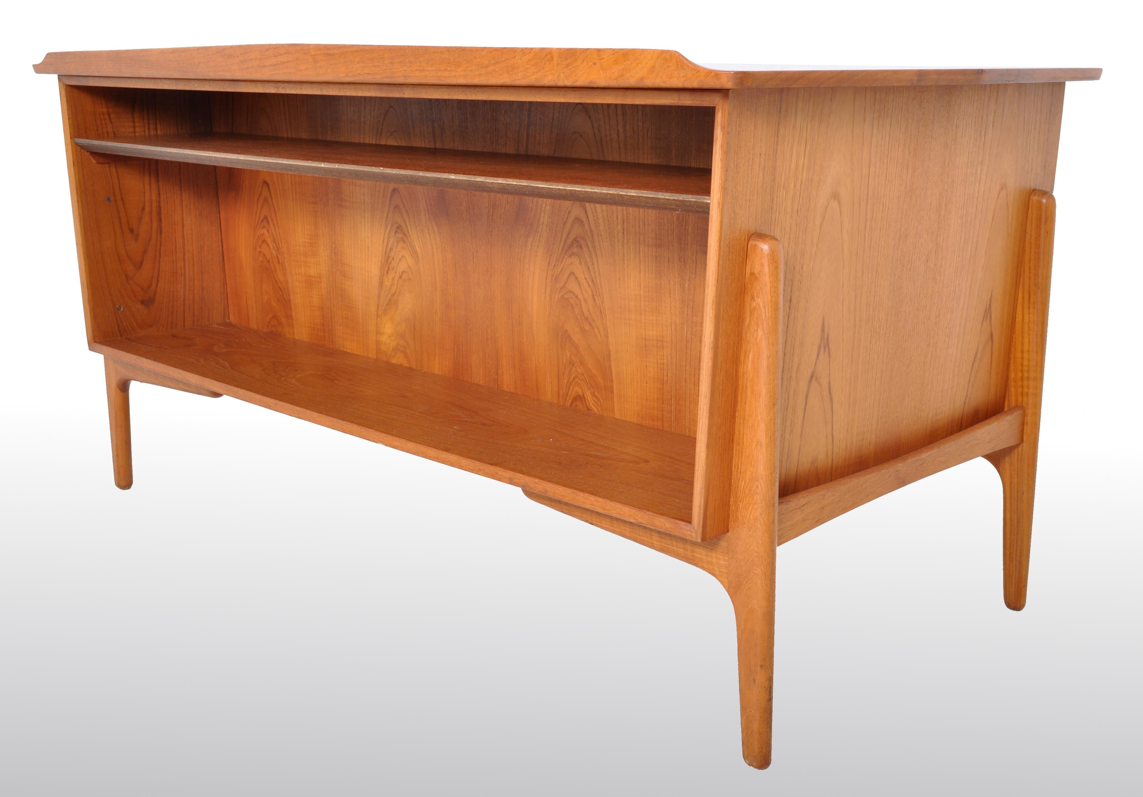 Mid-Century Modern Danish Teak Desk by Svend A. Madsen for Sigurd Hansen, 1960s 7