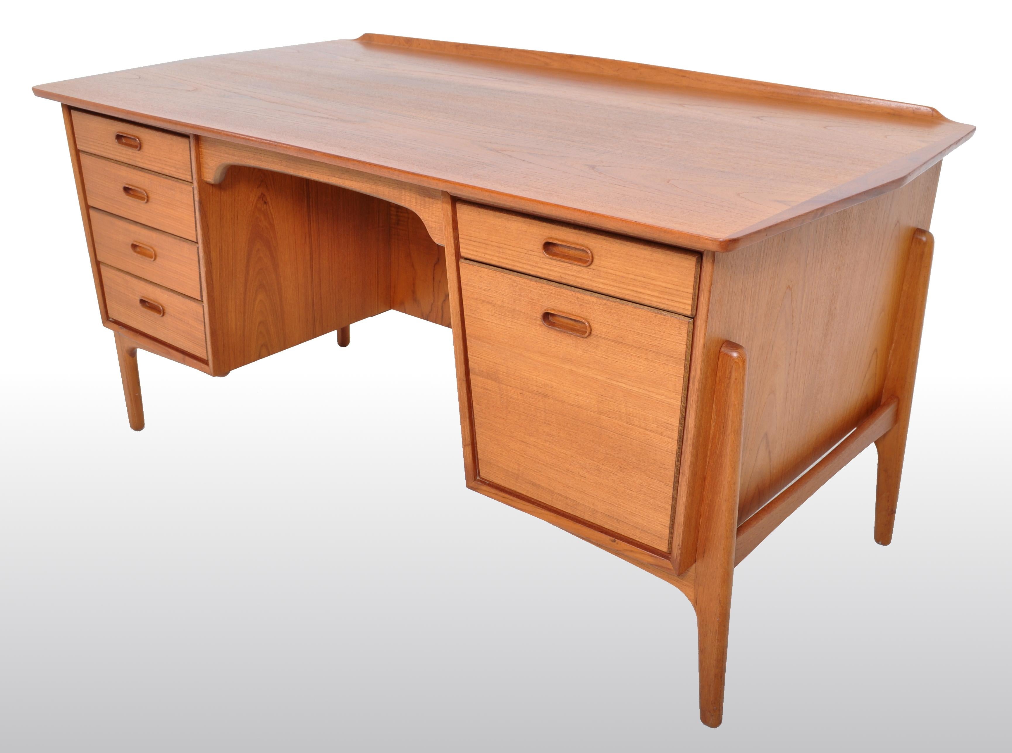 Mid-Century Modern Danish Teak Desk by Svend A. Madsen for Sigurd Hansen, 1960s 4