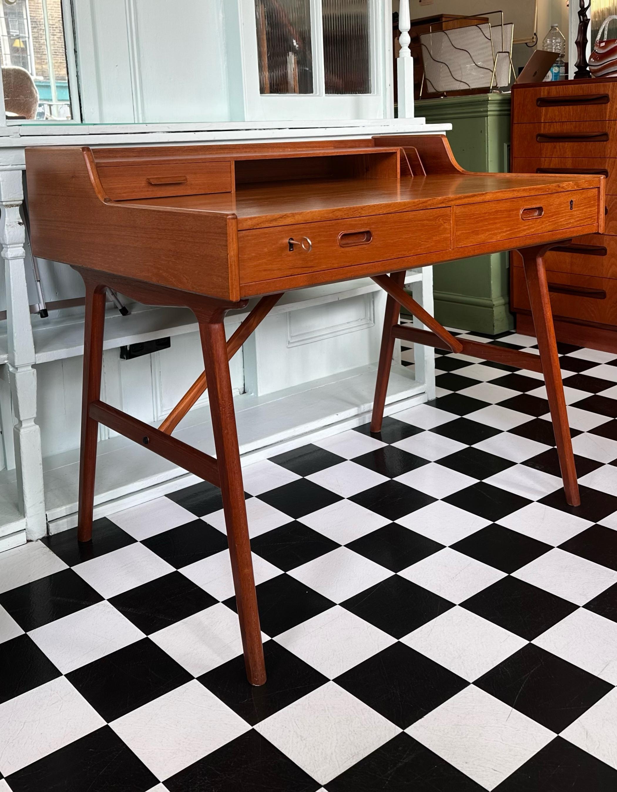 Mid-Century Modern Danish Teak Desk by Teak Desk by Arne Wahl Iversen Model 56  For Sale 4