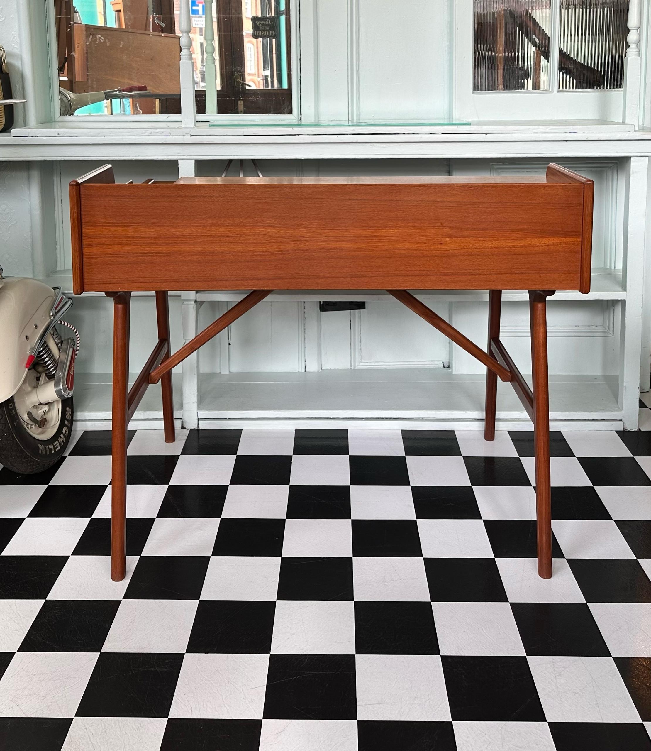 Mid-Century Modern Danish Teak Desk by Teak Desk by Arne Wahl Iversen Model 56  For Sale 5