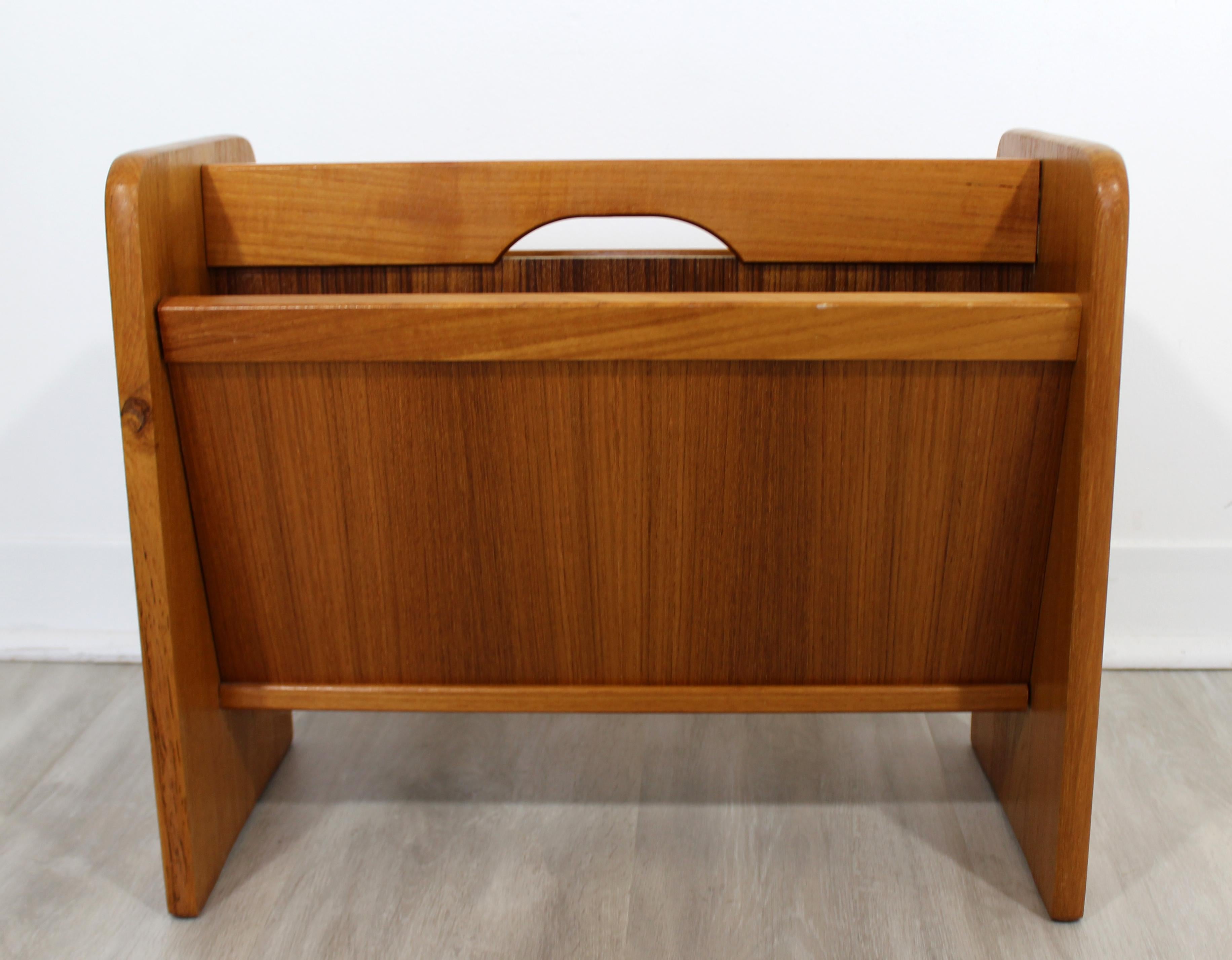 For your consideration is a fantastic, double sided, teak magazine rack, made in Denmark, by FBJ Mobler, circa 1980s. In very good vintage condition. The dimensions are 19