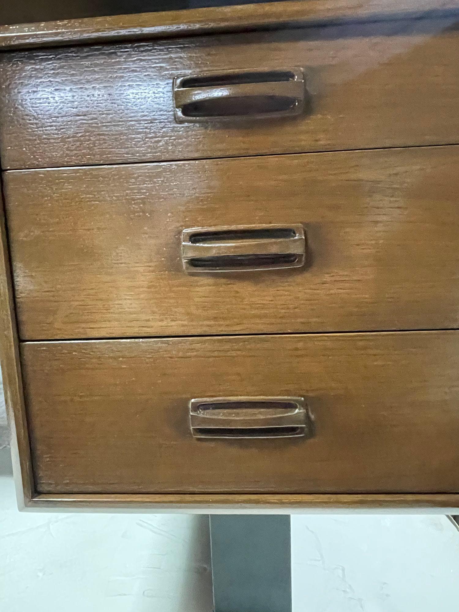 Scrivania galleggiante danese in teak della metà del secolo scorso di Colibri, anni '60 in vendita 5