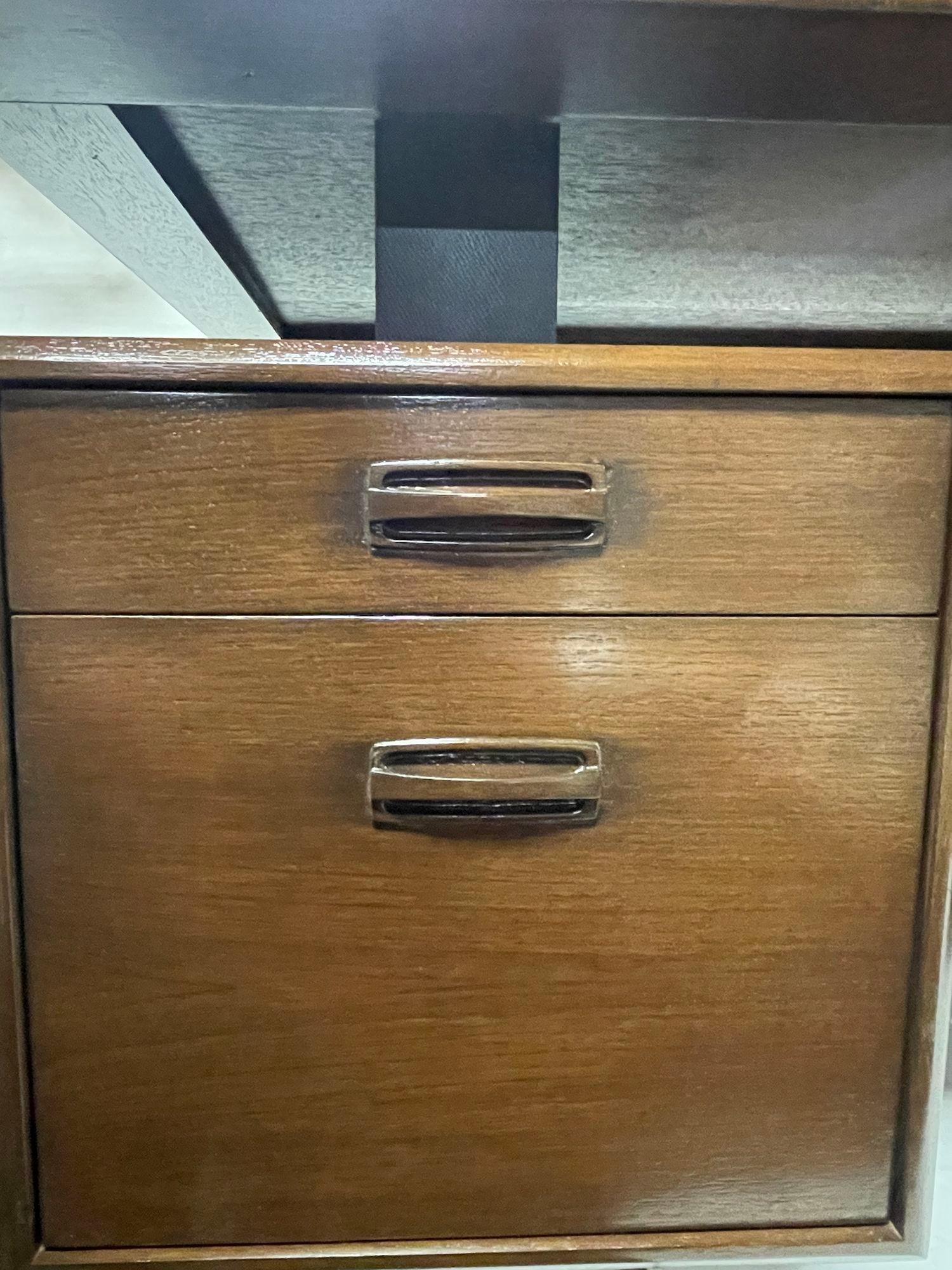 Metà XX secolo Scrivania galleggiante danese in teak della metà del secolo scorso di Colibri, anni '60 in vendita