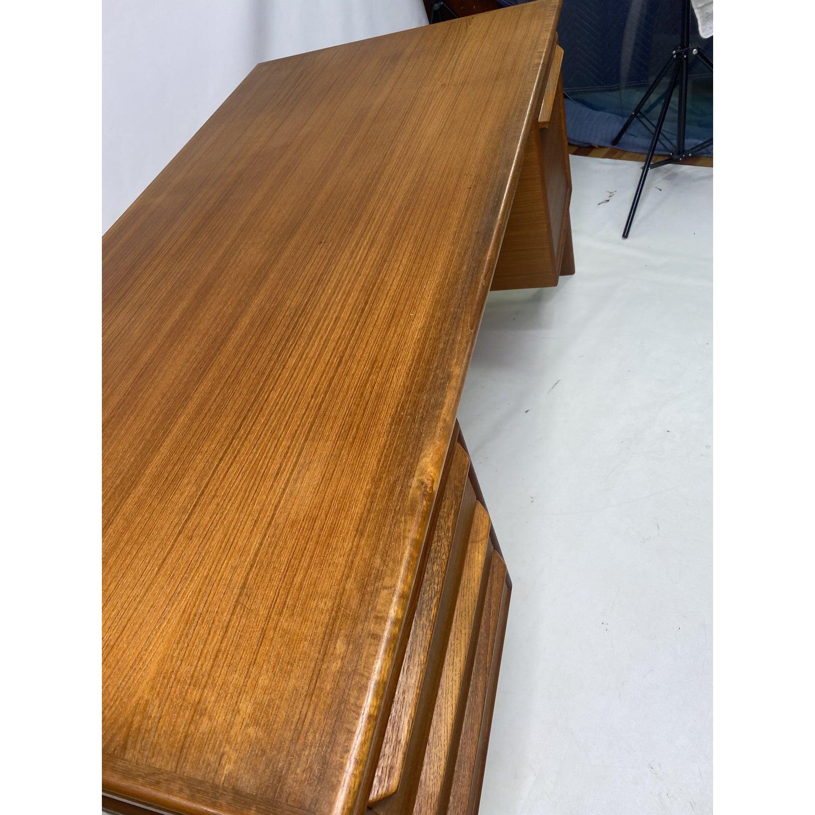 Mid-Century Modern Danish Teak Floating Desk In Good Condition In Esperance, NY