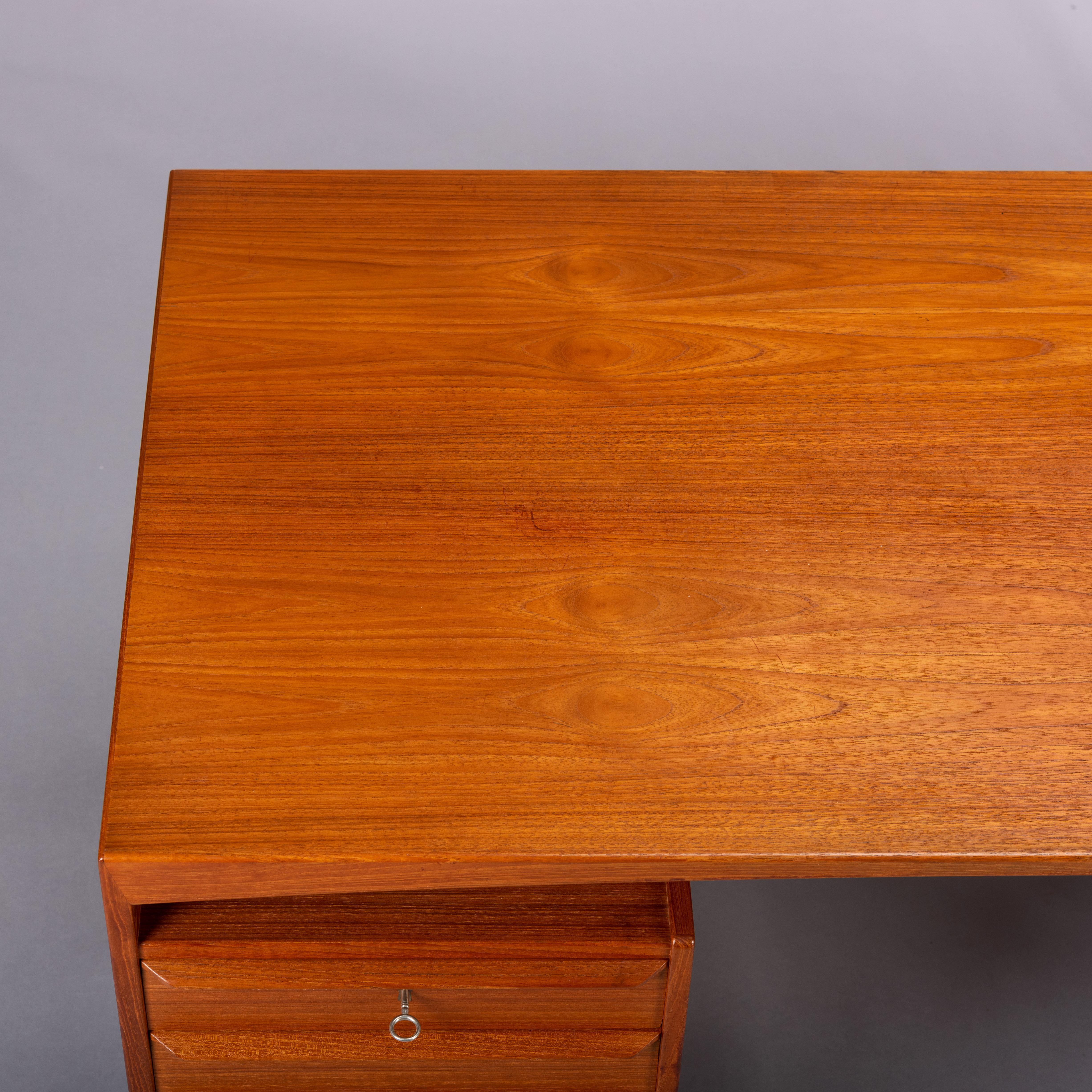 Mid-Century Modern Danish Teak Freestanding Desk by Valdermar Mortensen, 1960s 6