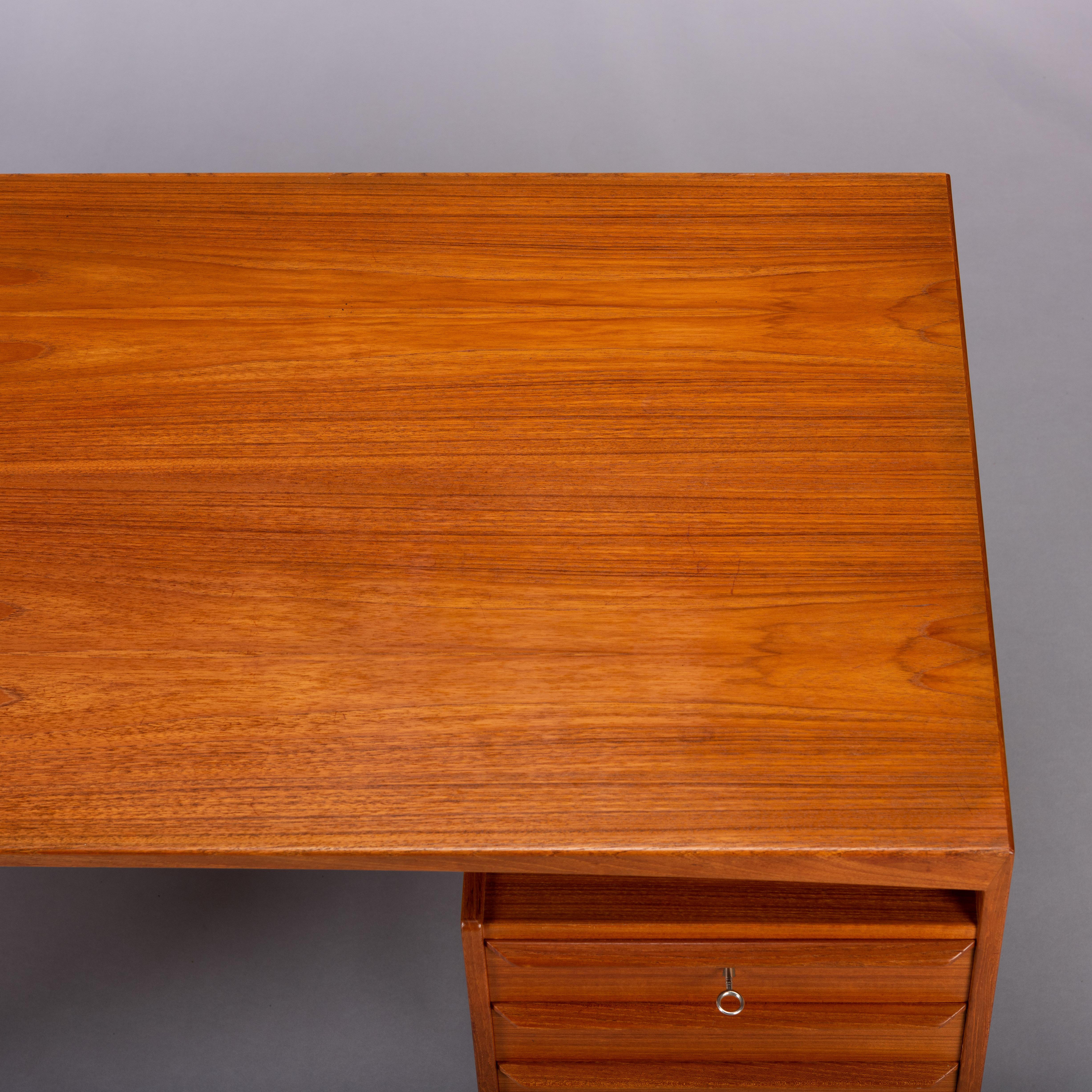 Mid-Century Modern Danish Teak Freestanding Desk by Valdermar Mortensen, 1960s 8