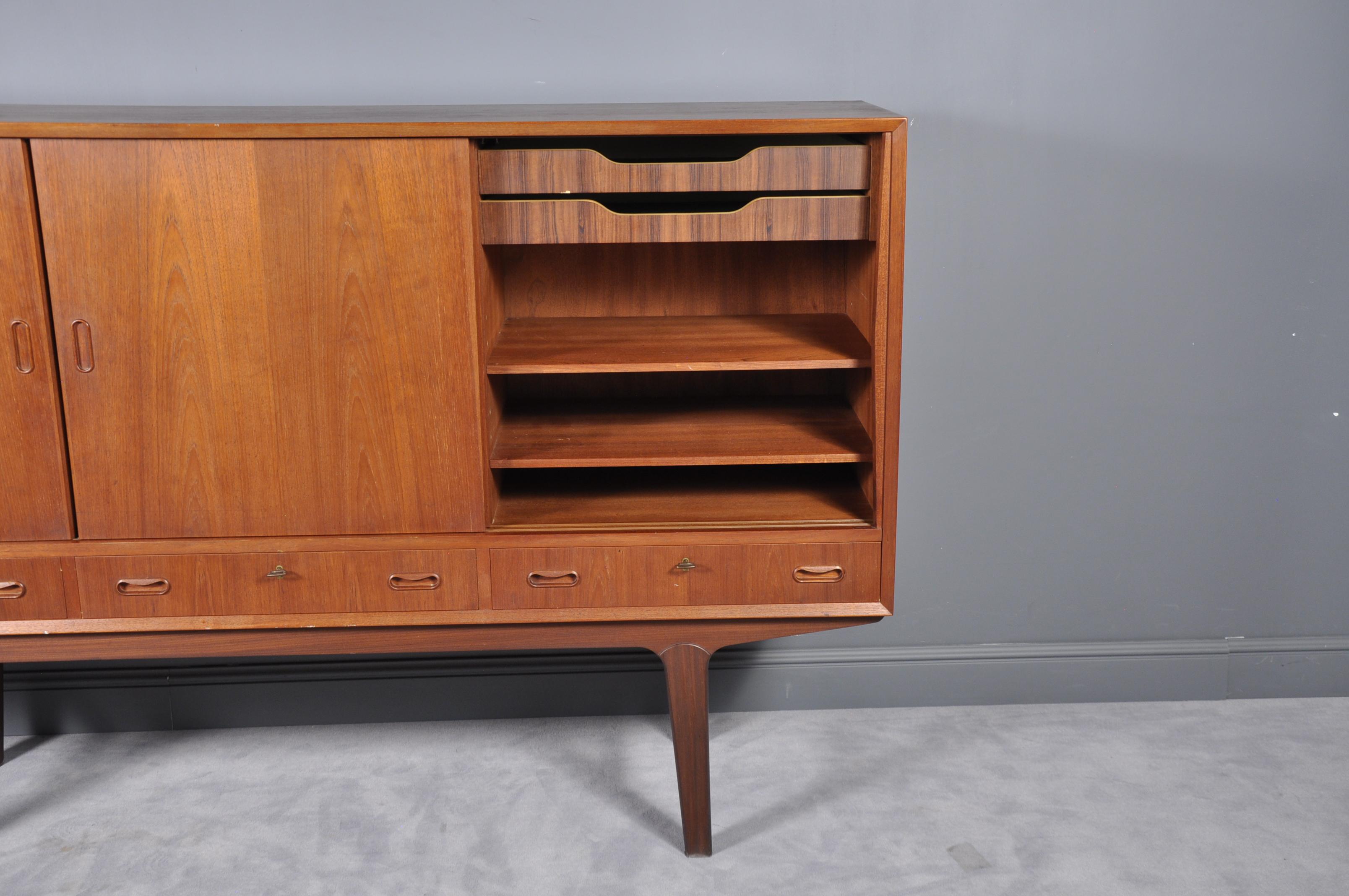 Mid-Century Modern Danish Teak Highboard, 1960s (Skandinavische Moderne)