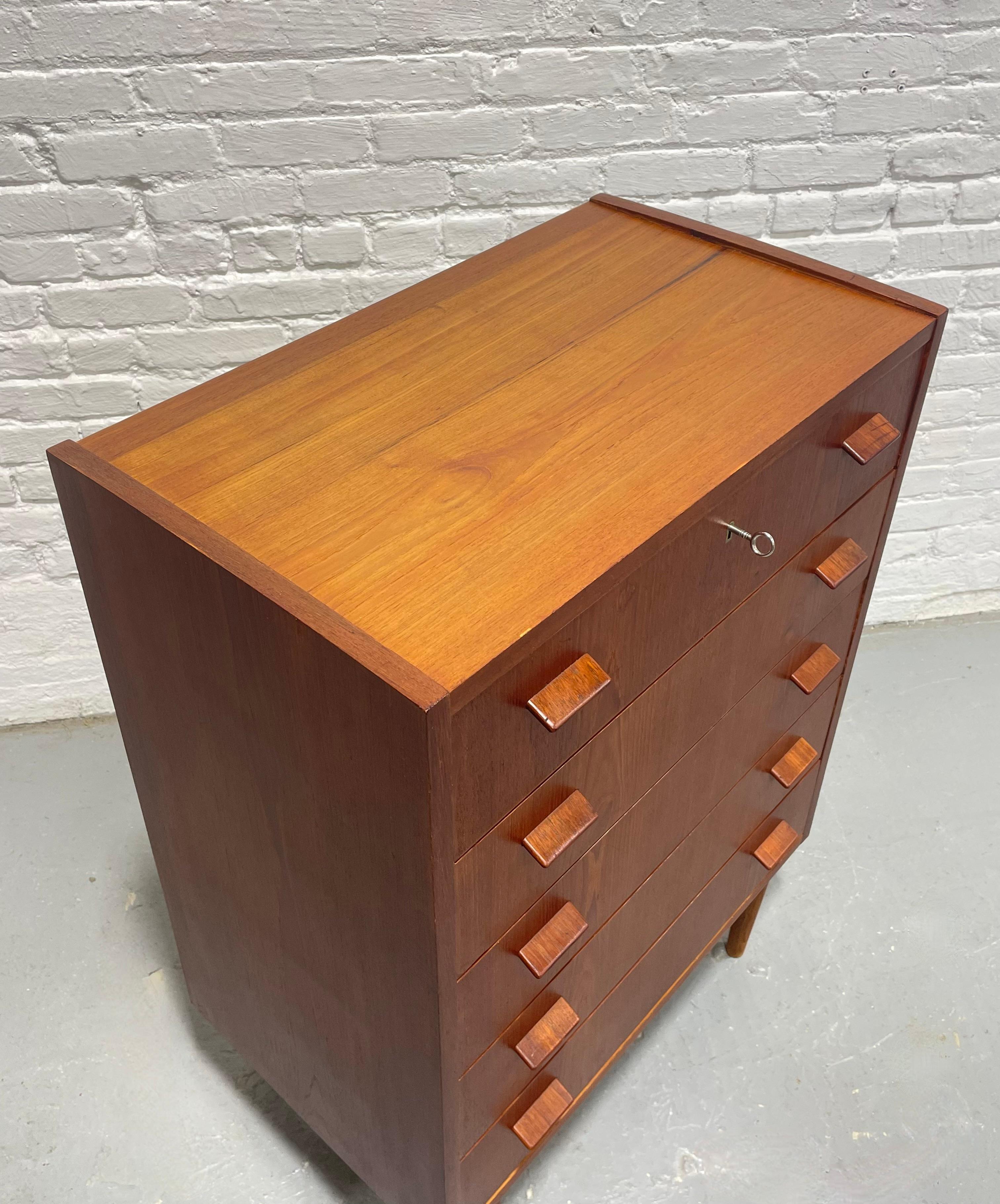 Comò in teak danese della metà del secolo scorso di Poul Volther, 1960 ca. in vendita 1