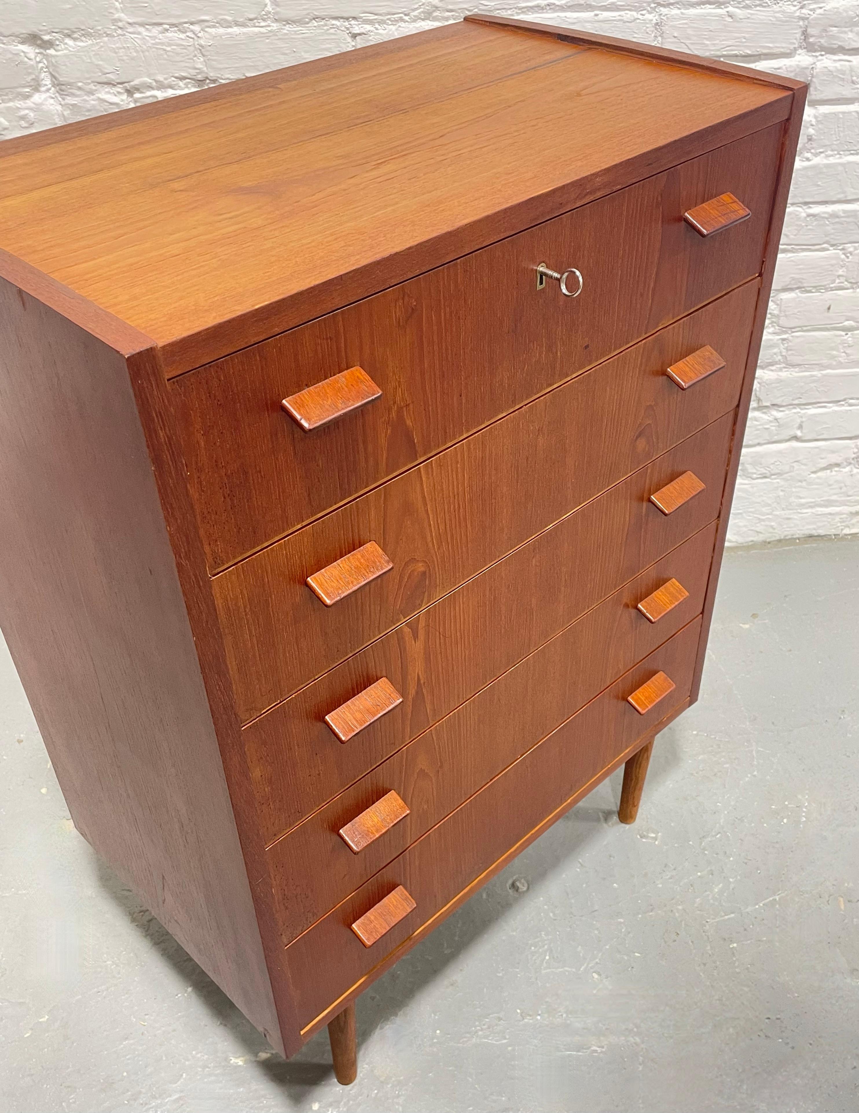 Comò in teak danese della metà del secolo scorso di Poul Volther, 1960 ca. in vendita 2