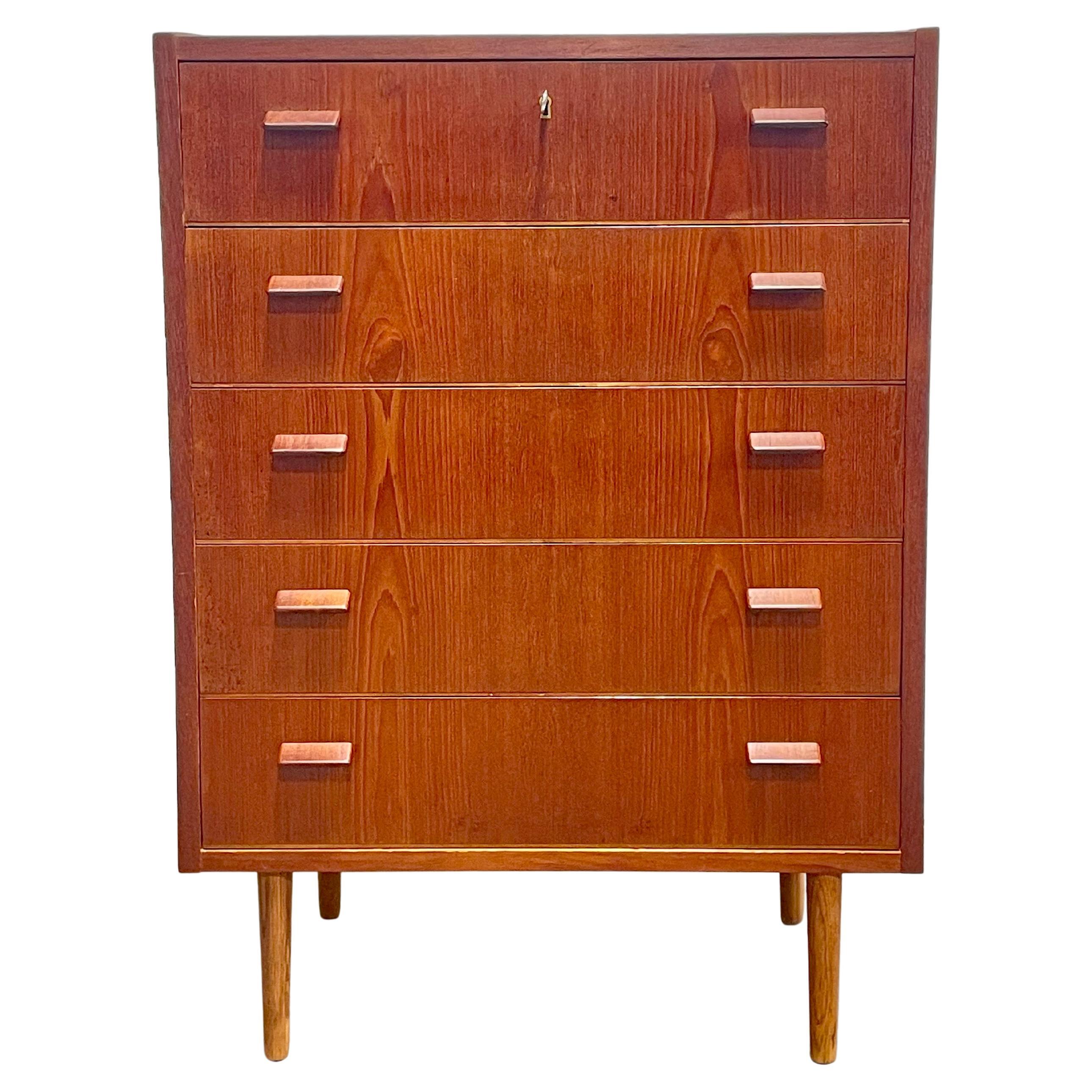 Comò in teak danese della metà del secolo scorso di Poul Volther, 1960 ca.