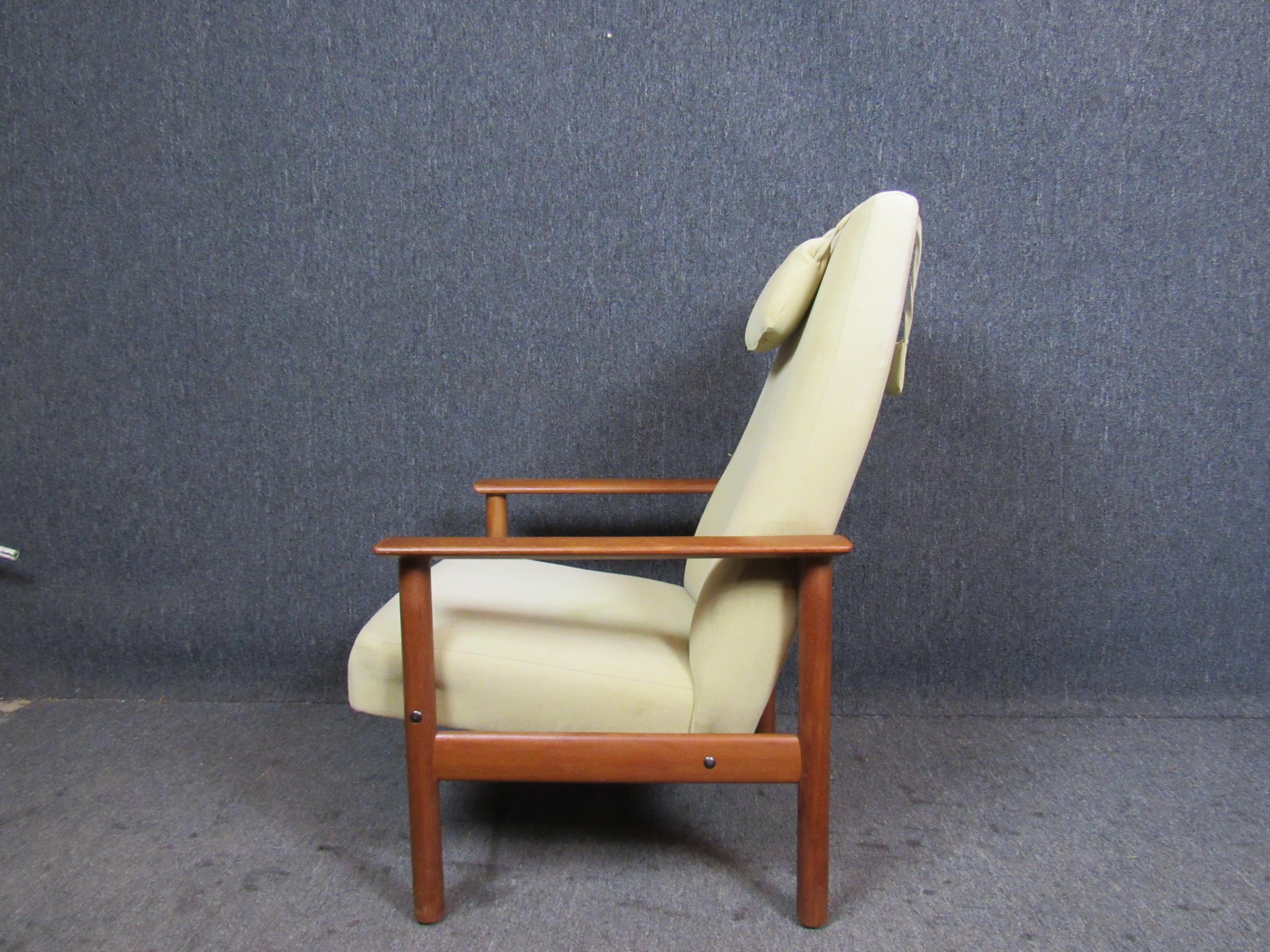 Chaise longue en teck danois moderne du milieu du siècle  Bon état - En vente à Brooklyn, NY