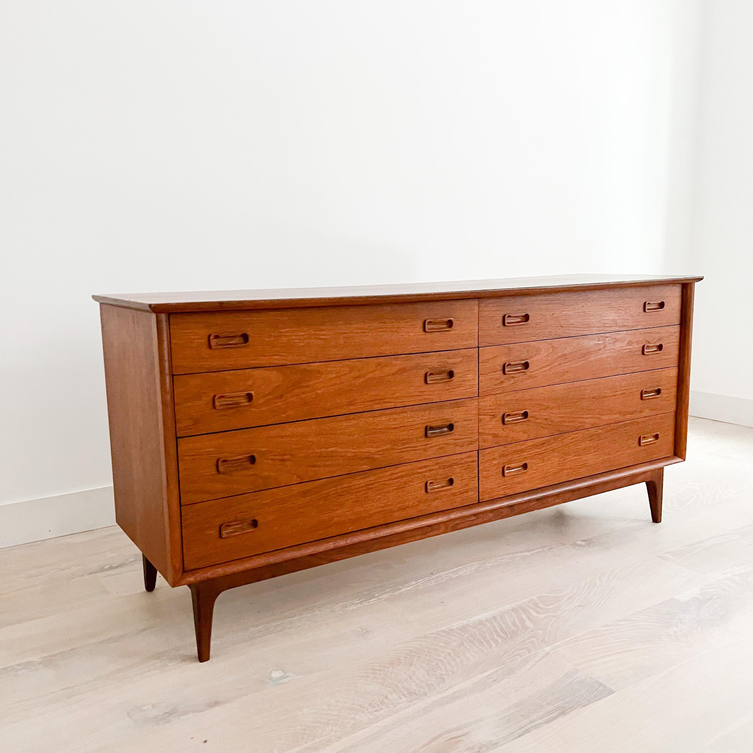 Mid-Century Modern Danish Teak Low 8 Drawer Dresser with Oak Trim 7