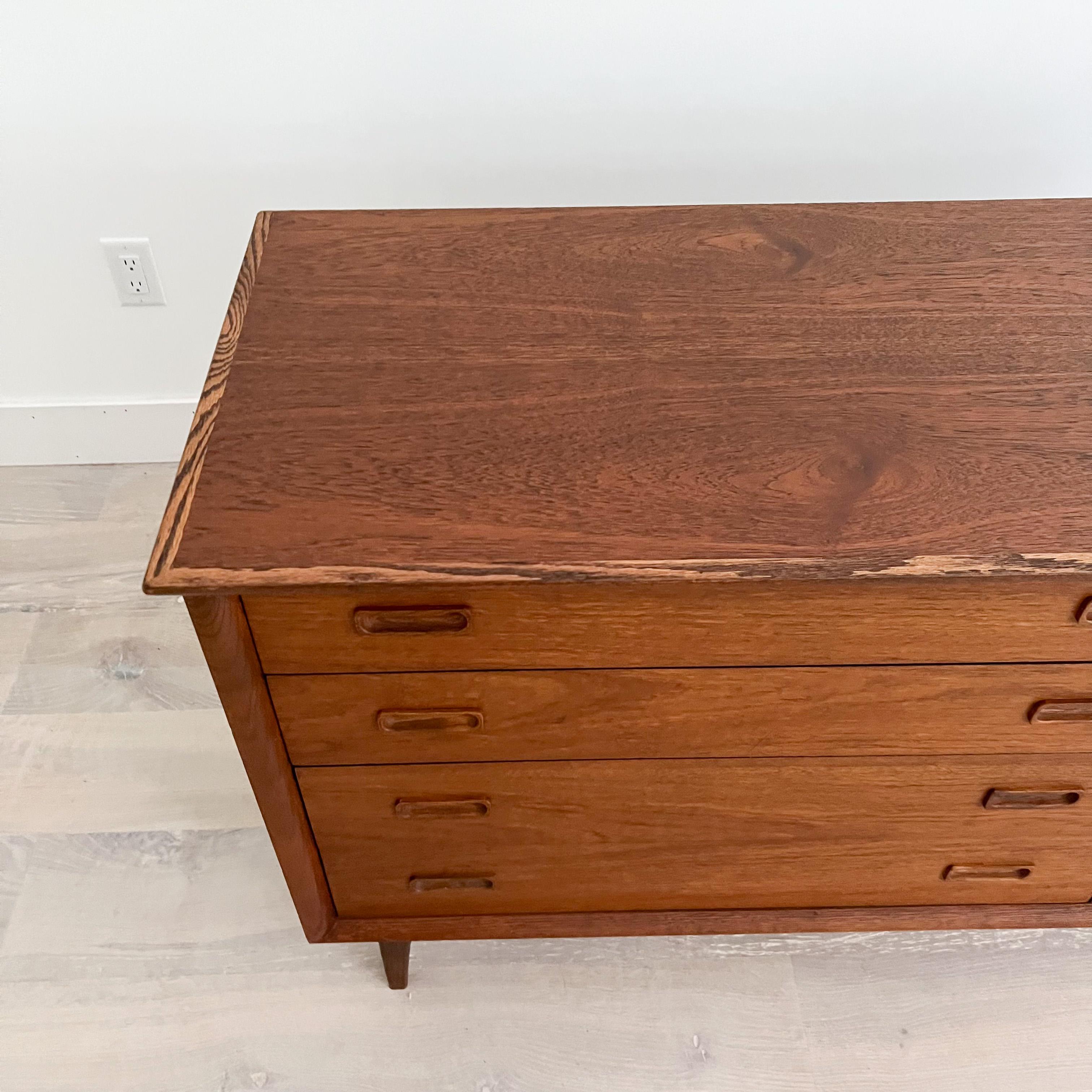 Mid-Century Modern Danish Teak Low 8 Drawer Dresser with Oak Trim In Good Condition In Asheville, NC