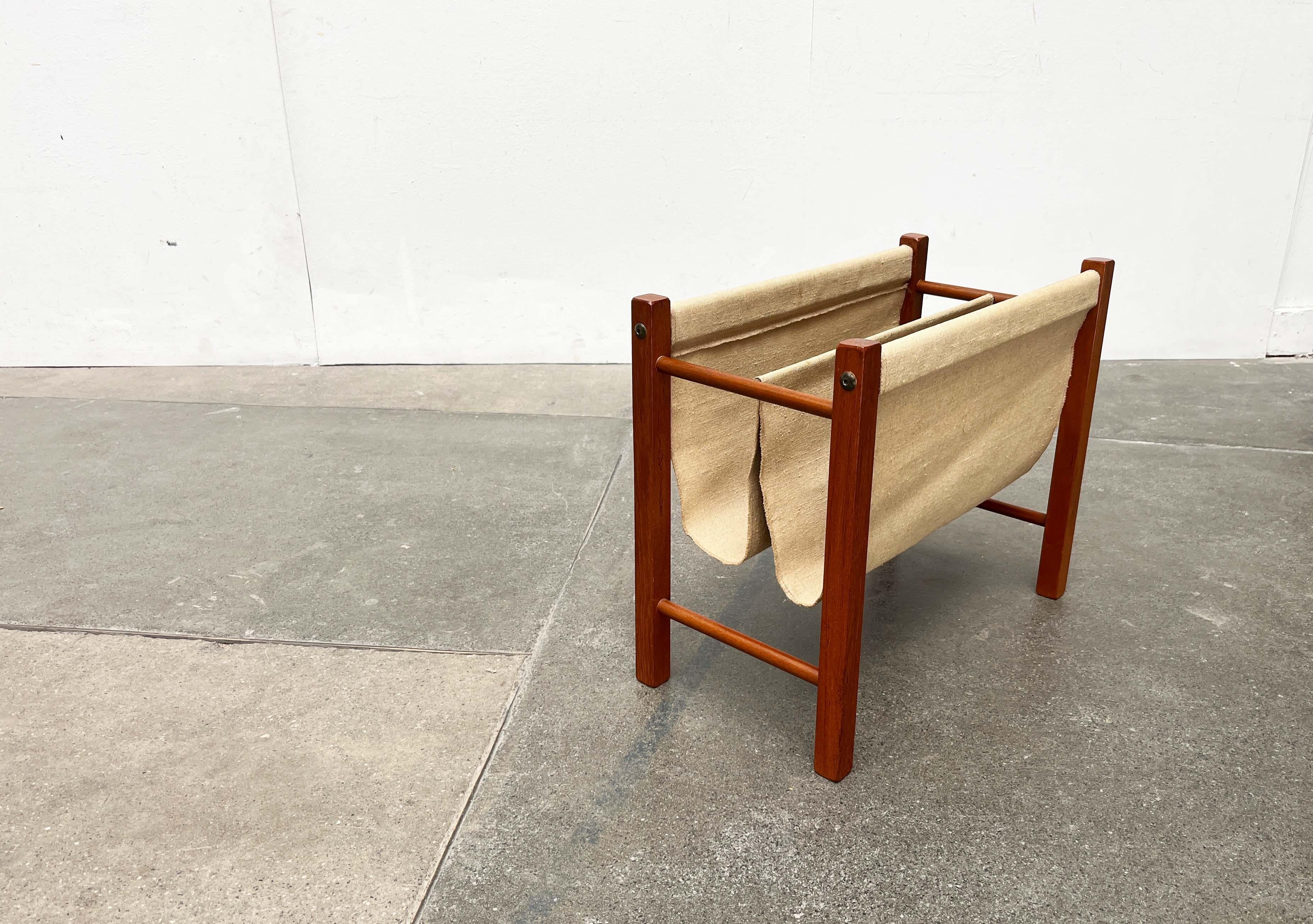 Mid-Century Modern Danish Teak Magazine Holder, 1960s In Good Condition For Sale In Hamburg, DE