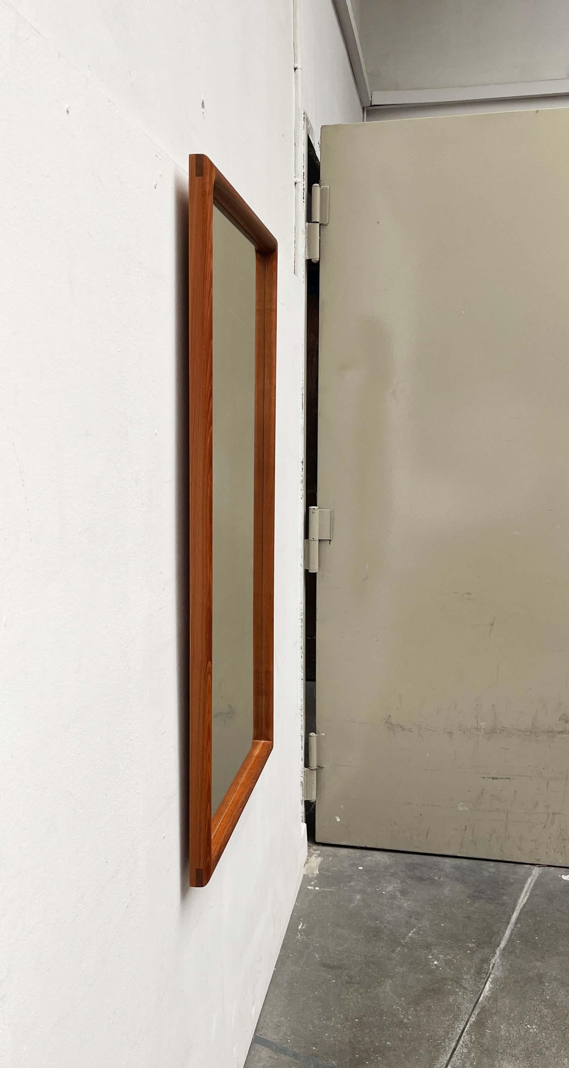 Specchio danese in teak della Vildbjerg Møbelfabrik, anni '60, metà del secolo scorso in vendita 10