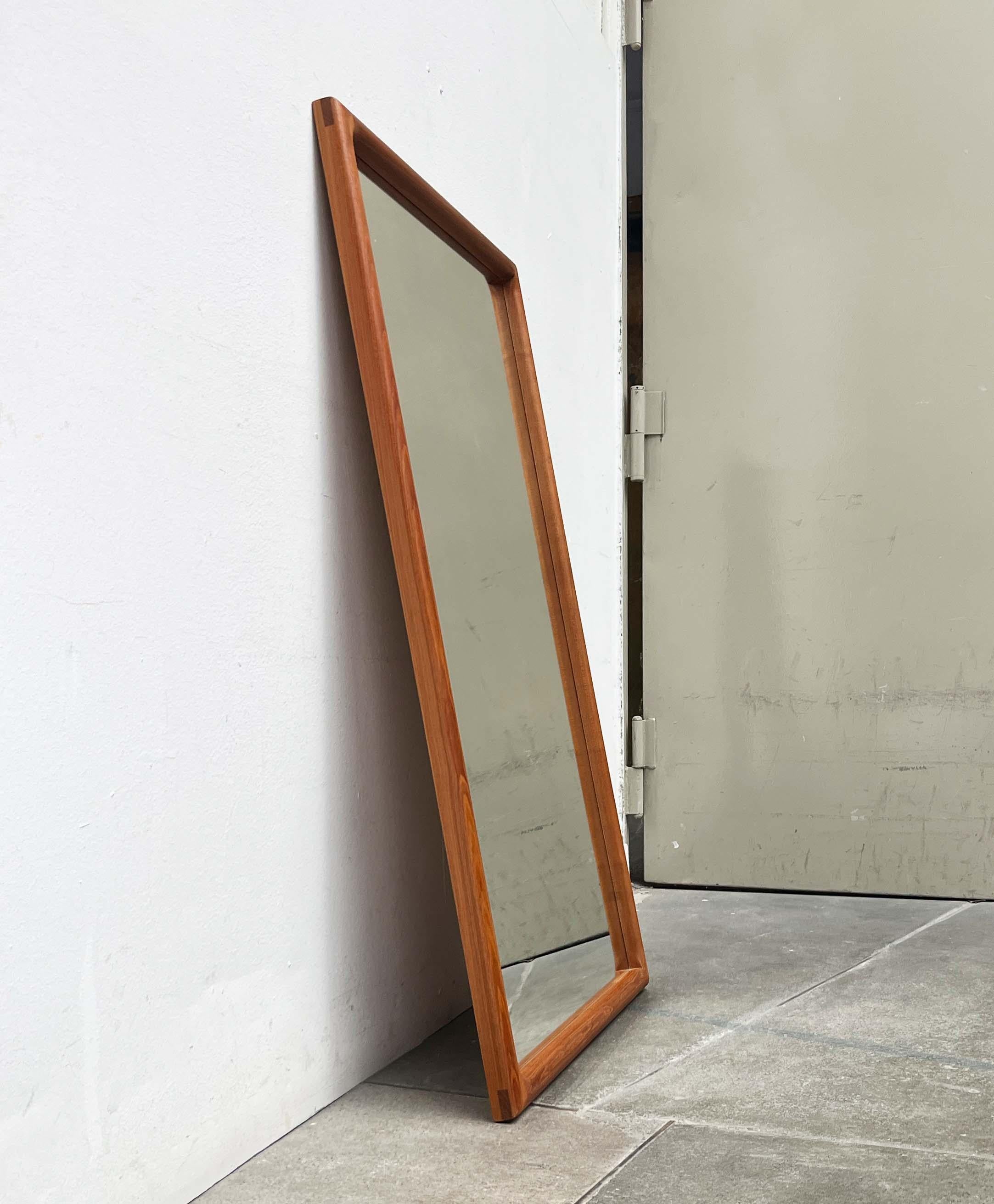 Mid-Century moderno Specchio danese in teak della Vildbjerg Møbelfabrik, anni '60, metà del secolo scorso in vendita