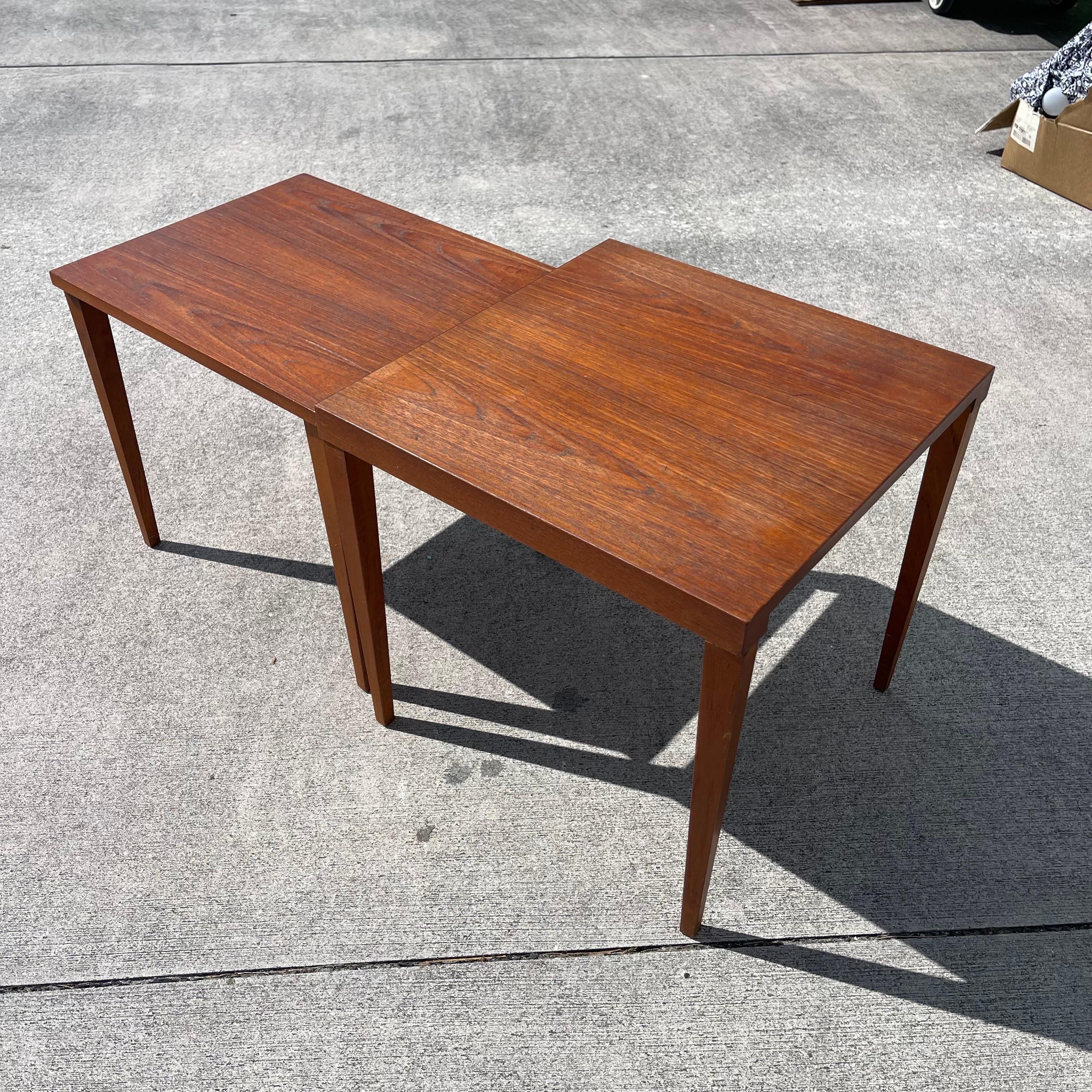Paire de tables gigognes danoises en teck de style Modernity en vente 2