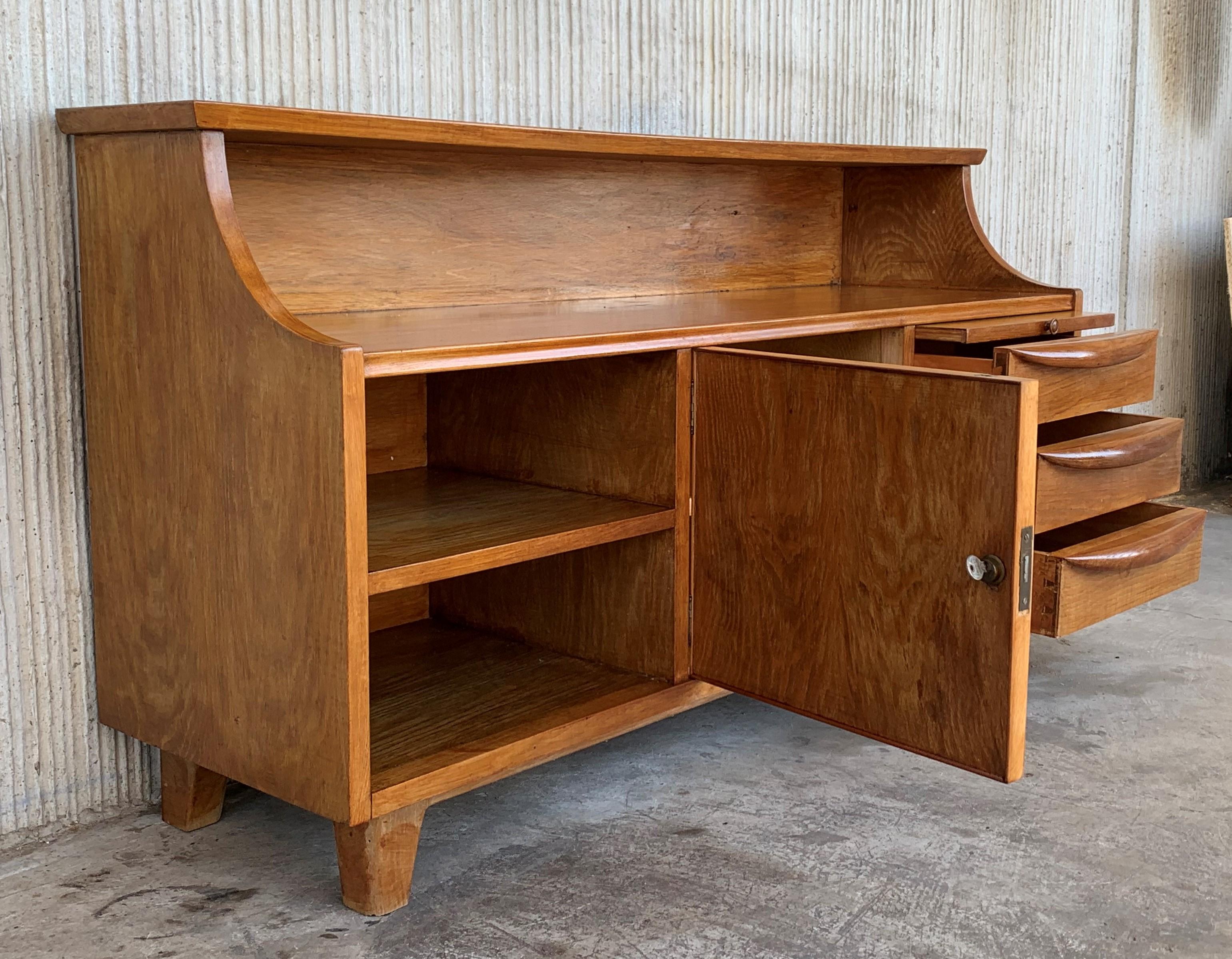 XX secolo Coppia di grandi comodini in teak danese della metà del secolo scorso, credenza o mobile basso in vendita
