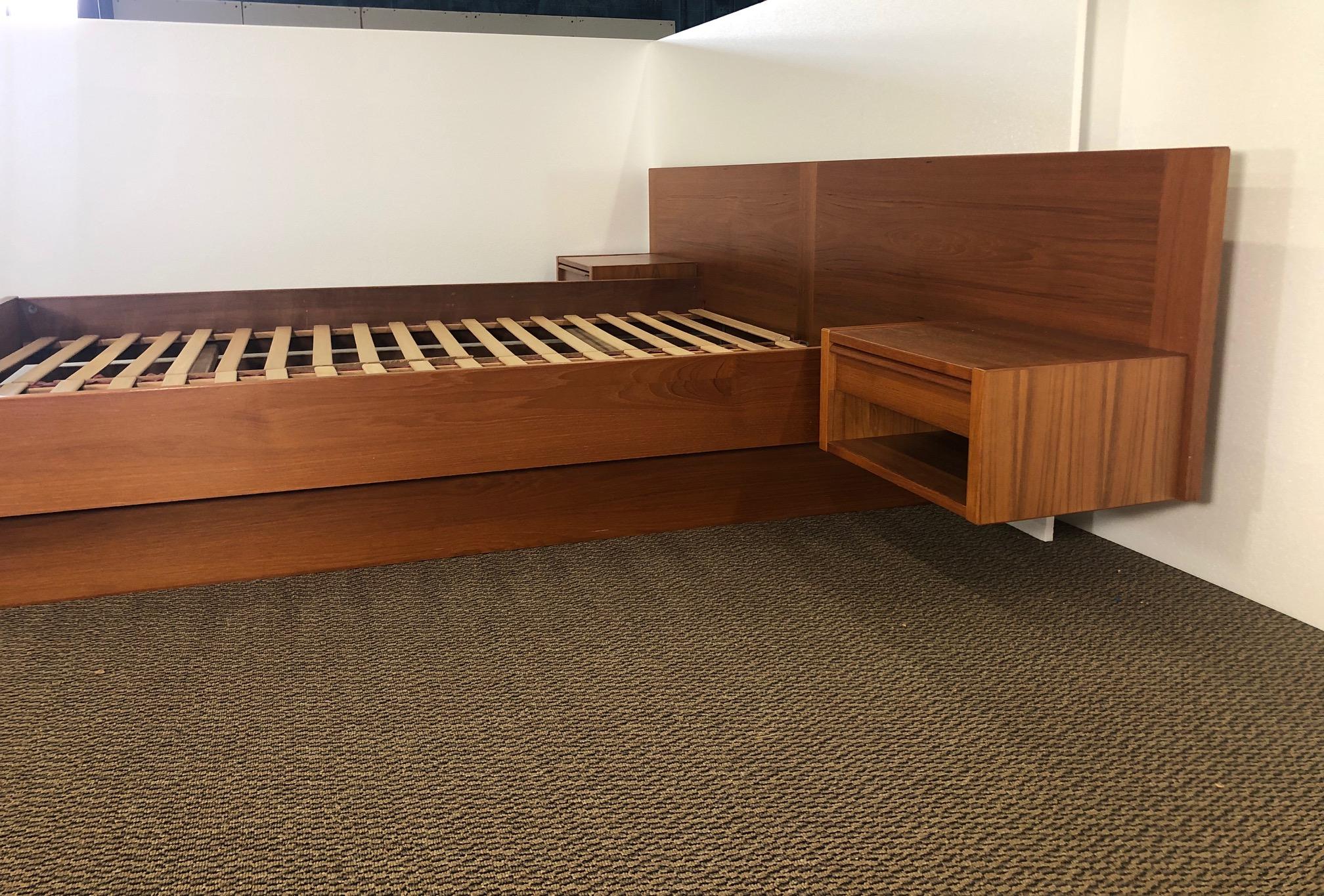 Veneer Mid-Century Modern Danish Teak Platform Bed Queen Size For Sale