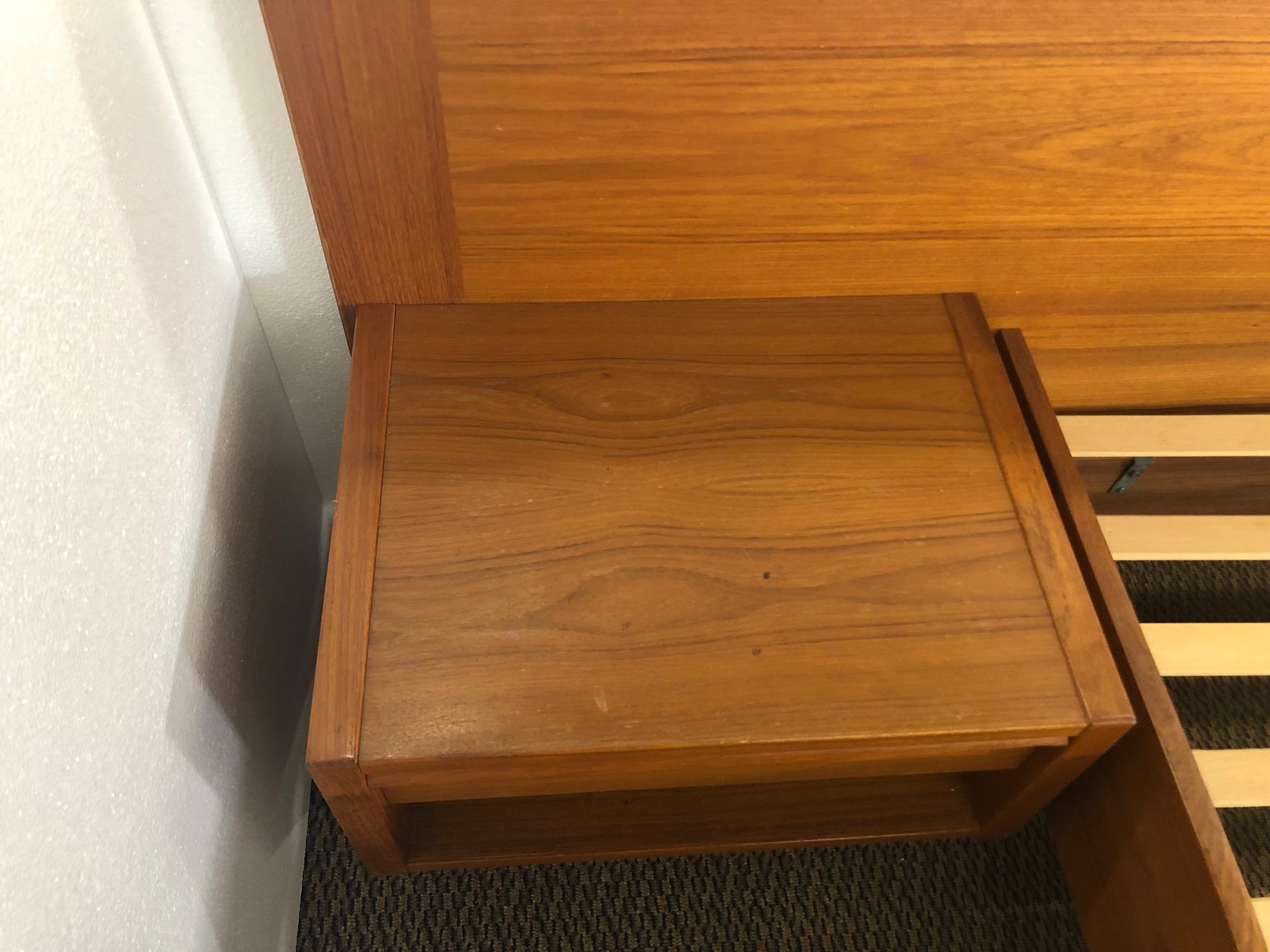 20th Century Mid-Century Modern Danish Teak Platform Bed Queen Size For Sale