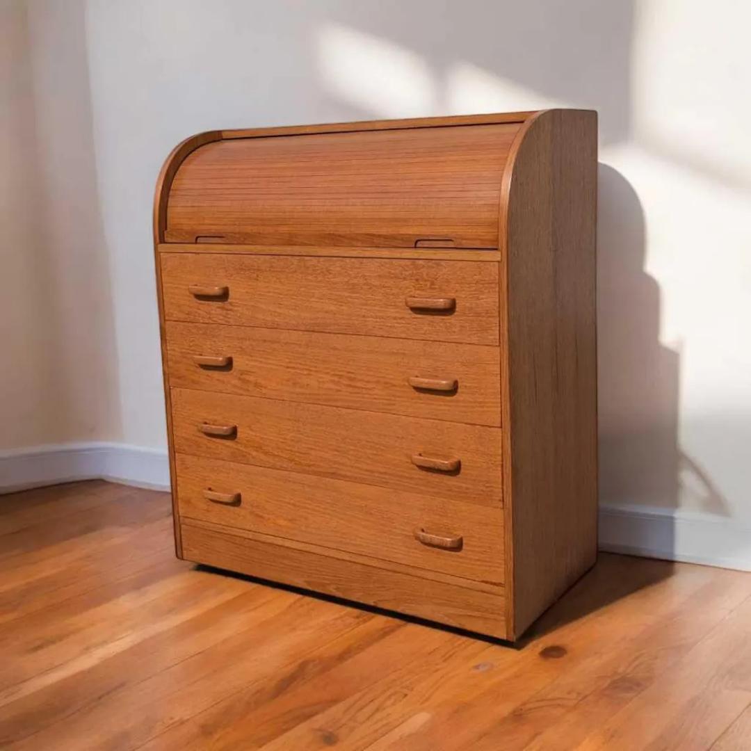 Danese Scrivania in teak danese di metà secolo moderno Rolle, cassettiera, anni '70 in vendita