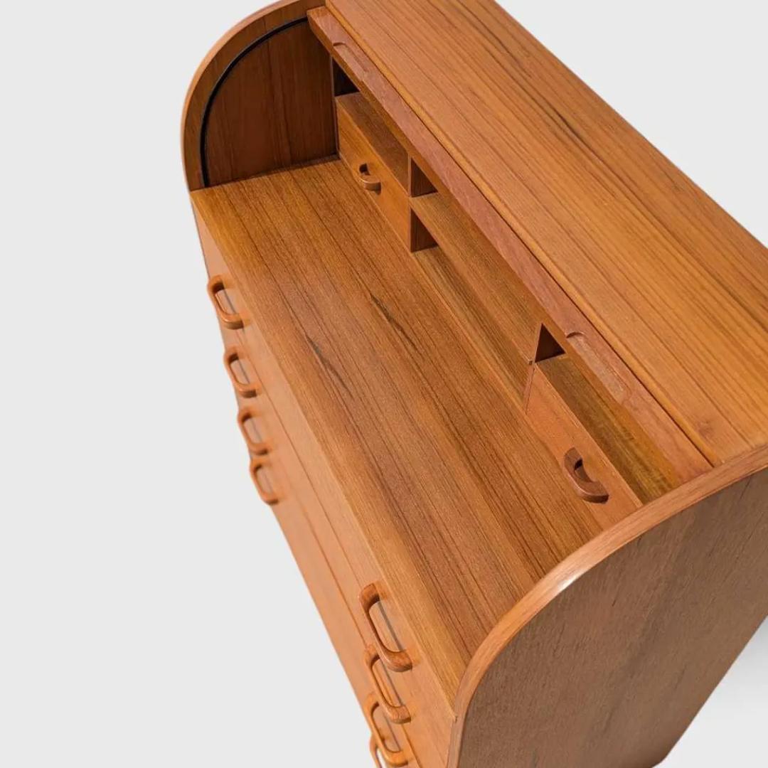 Scrivania in teak danese di metà secolo moderno Rolle, cassettiera, anni '70 In condizioni buone in vendita a Rancho Cucamonga, CA