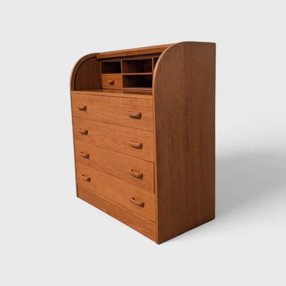 Legno Scrivania in teak danese di metà secolo moderno Rolle, cassettiera, anni '70 in vendita