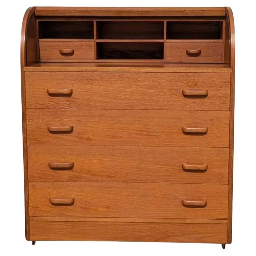 Moderner dänischer Teakholz-Schreibtisch mit Rollen und Sekretär, 1970er Jahre