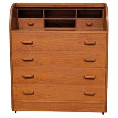 Moderner dänischer Teakholz-Schreibtisch mit Rollen und Sekretär, 1970er Jahre