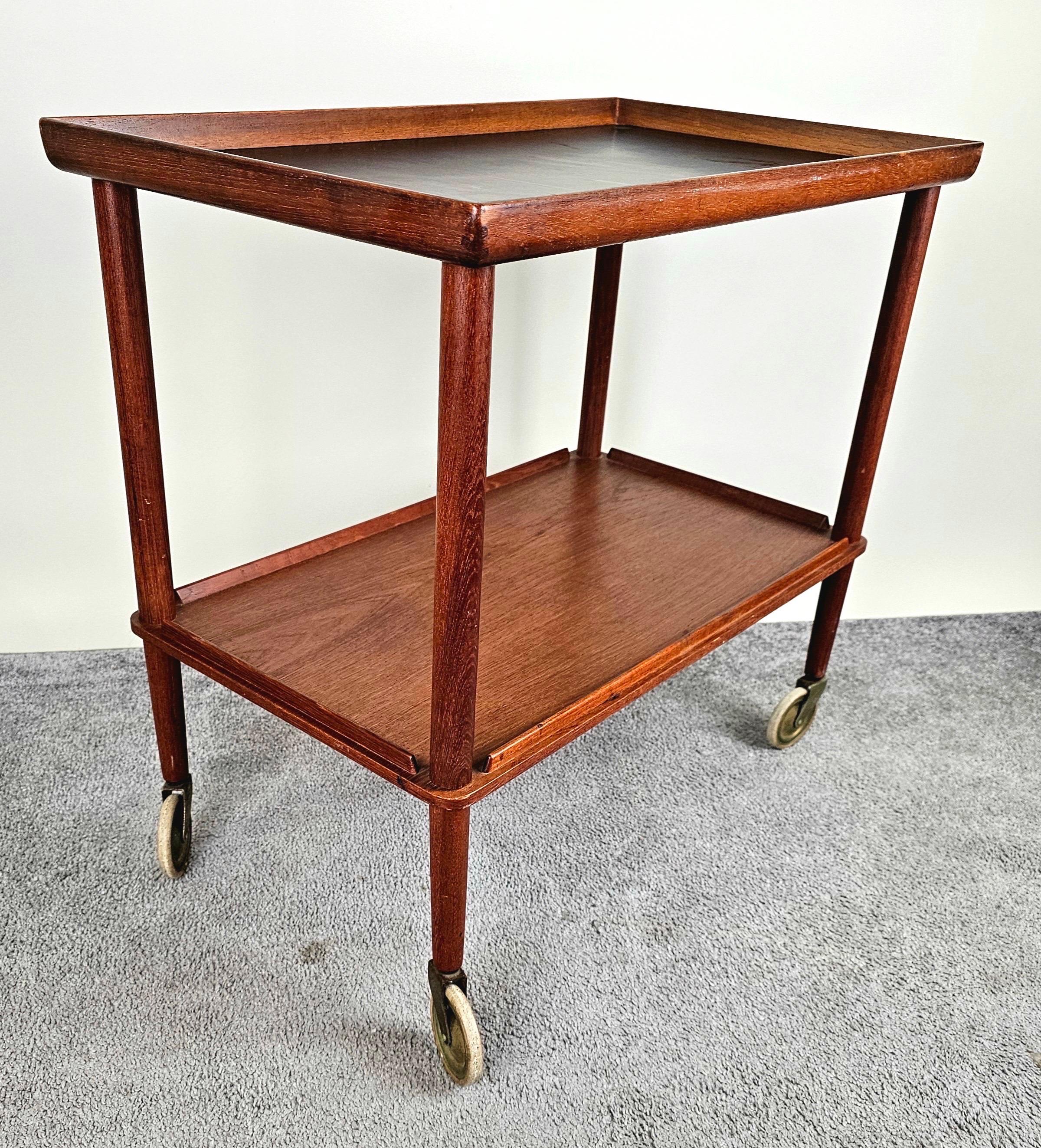 Mesa rodante danesa de teca de mediados de siglo Carrito de bar según Poul Hundevad Danés en venta
