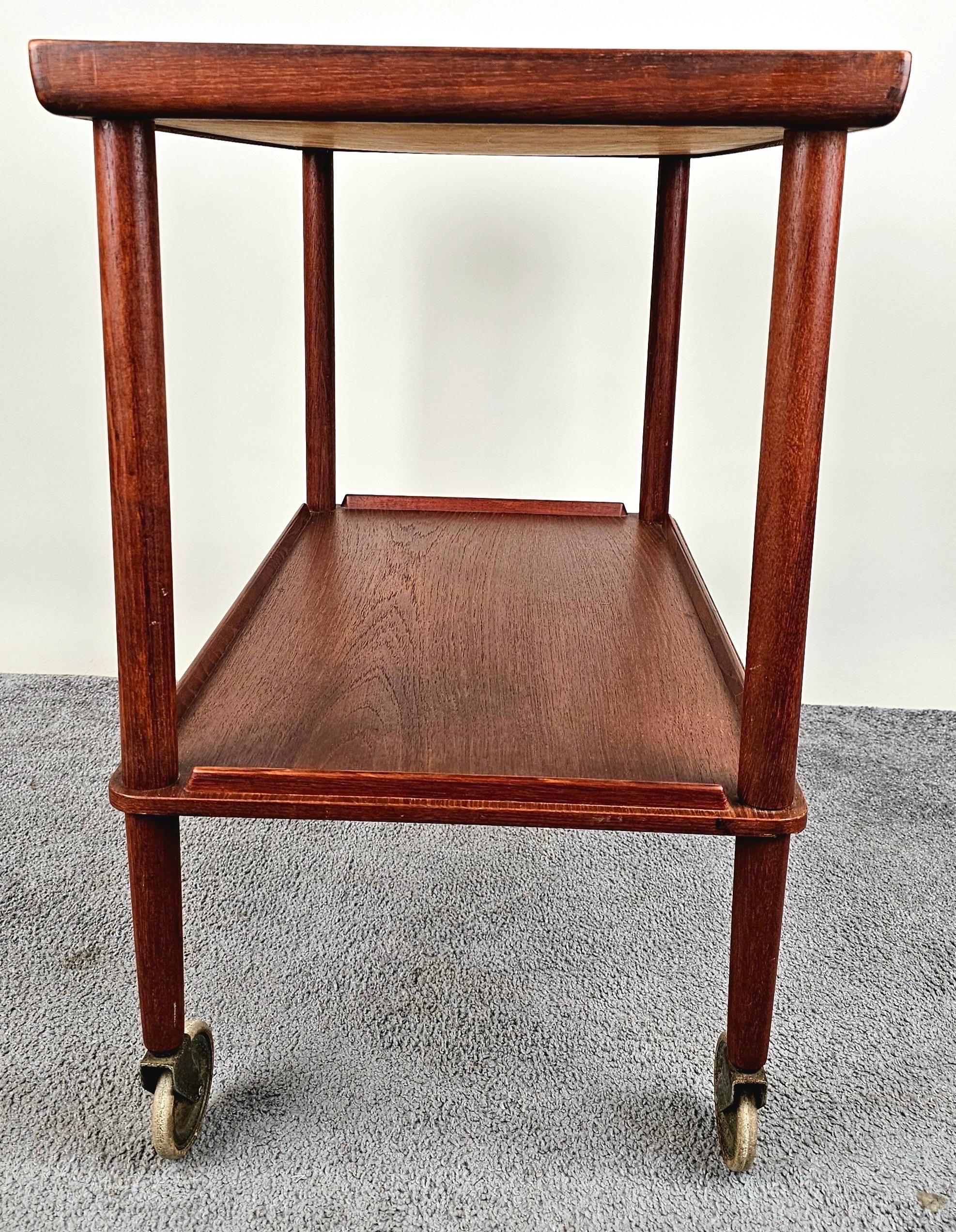 Mesa rodante danesa de teca de mediados de siglo Carrito de bar según Poul Hundevad en venta 1