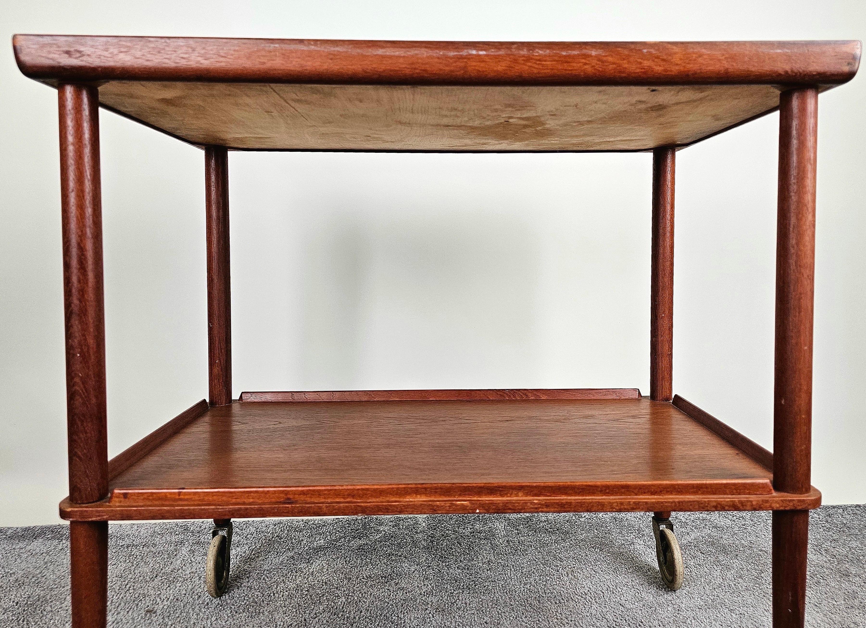 Mesa rodante danesa de teca de mediados de siglo Carrito de bar según Poul Hundevad en venta 2