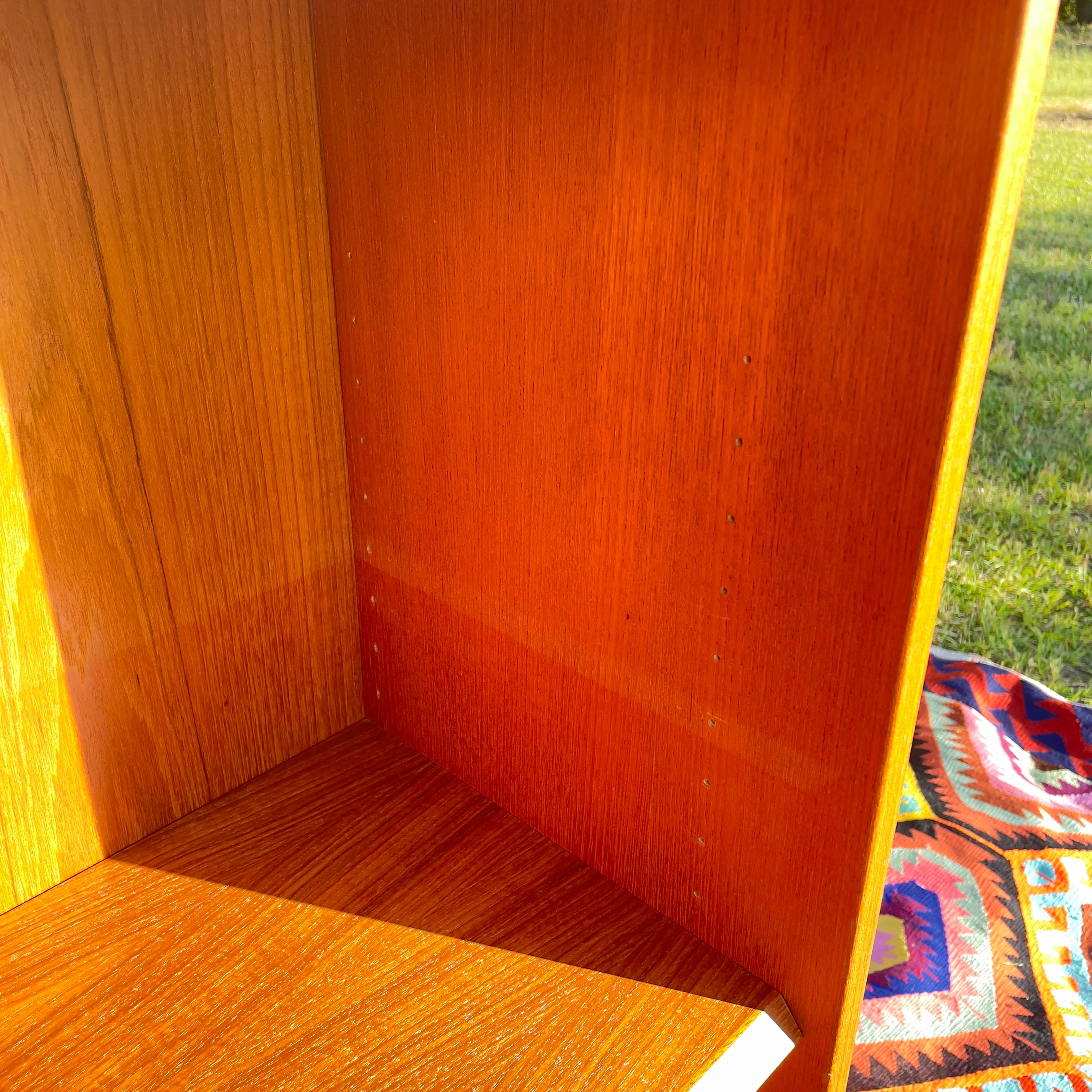 Metallo Scrivania danese in teak della metà del secolo scorso in vendita